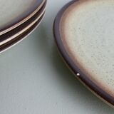 Set of 4 flat plates in speckled sandstone