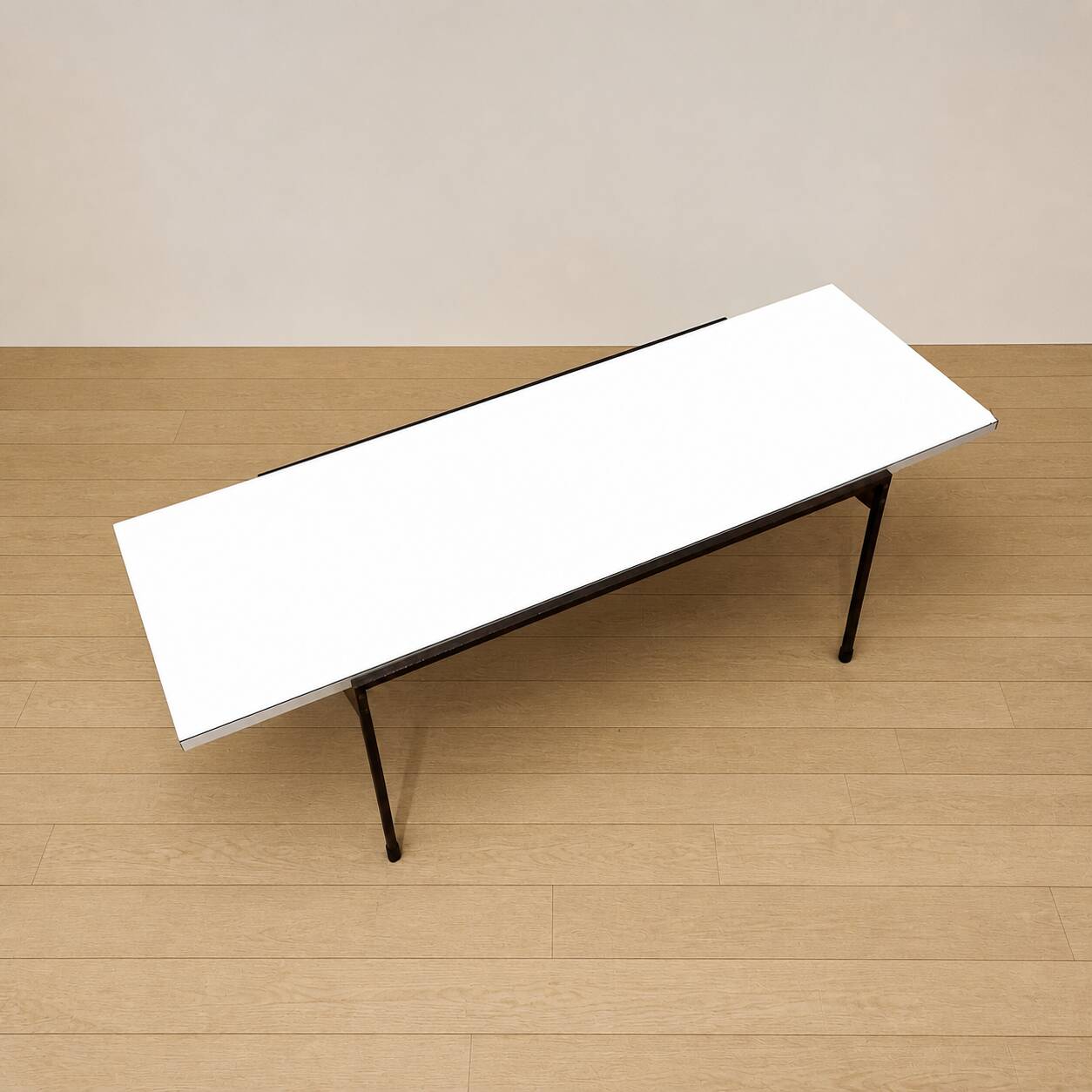 Table basse moderniste, années 60