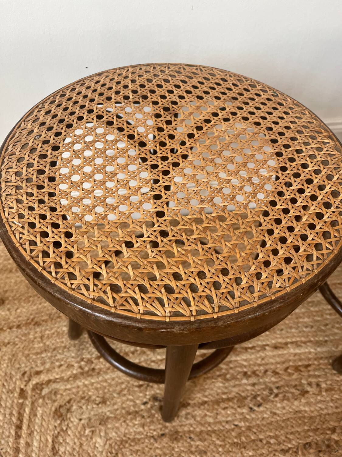Paire de tabourets viennois bois courbe et cannage années 50