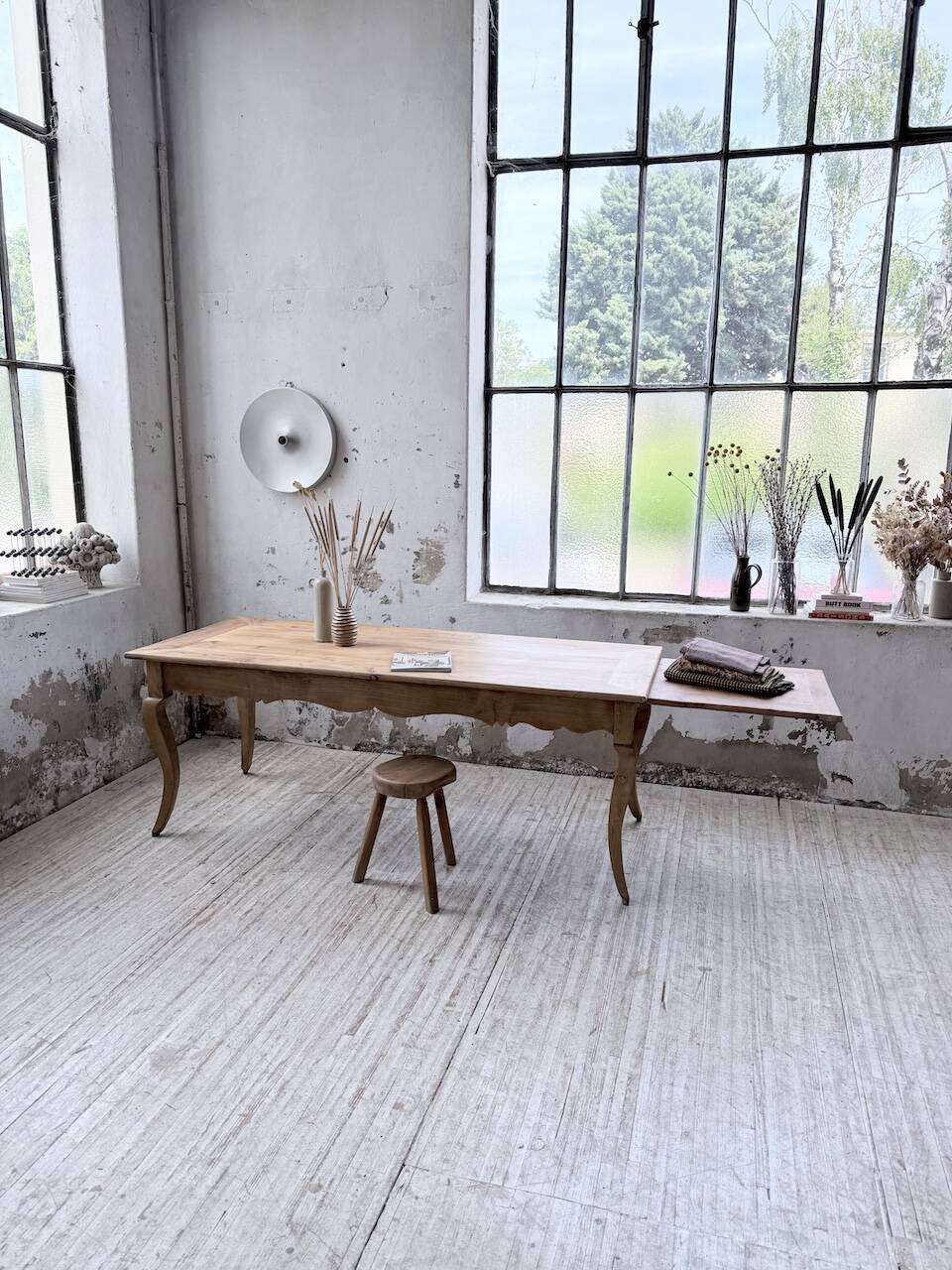 Farm table cherry wood with curved legs, 19th century.
