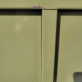 Industrial workshop furniture with 10 khaki flaps