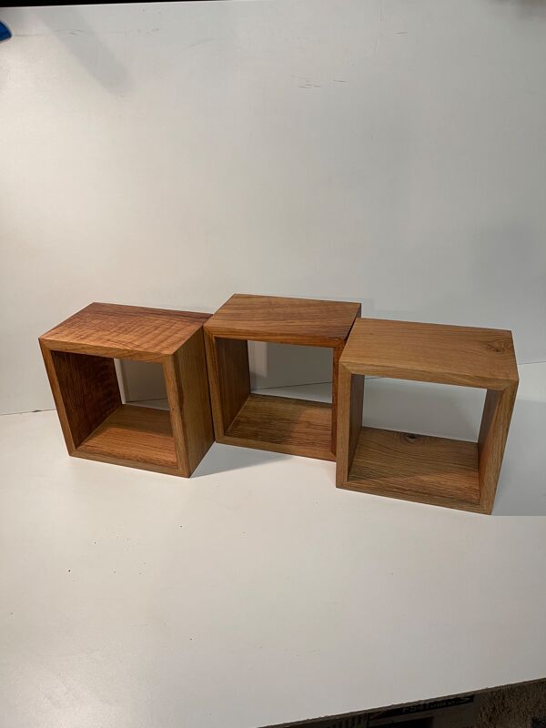 Cube en bois massif