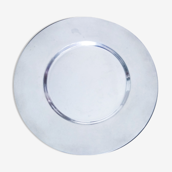 Solid tin plates (presentation) under plates
