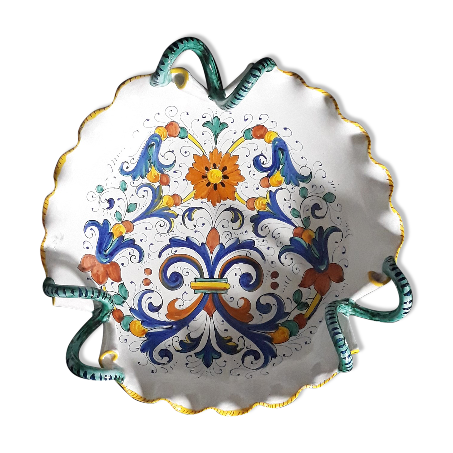 Old cup colored in Deruta faïence