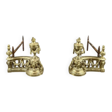 Paire de chenets en bronze doré, style Louis XVI, XXe Siècle