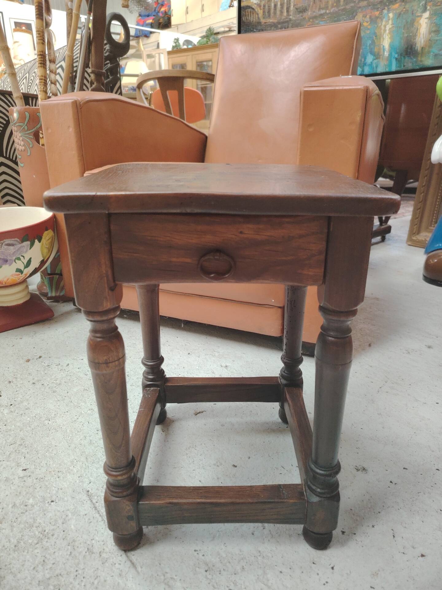 Small stool, side table or bedside table in solid wood with turned legs.