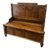 Bank with backrest