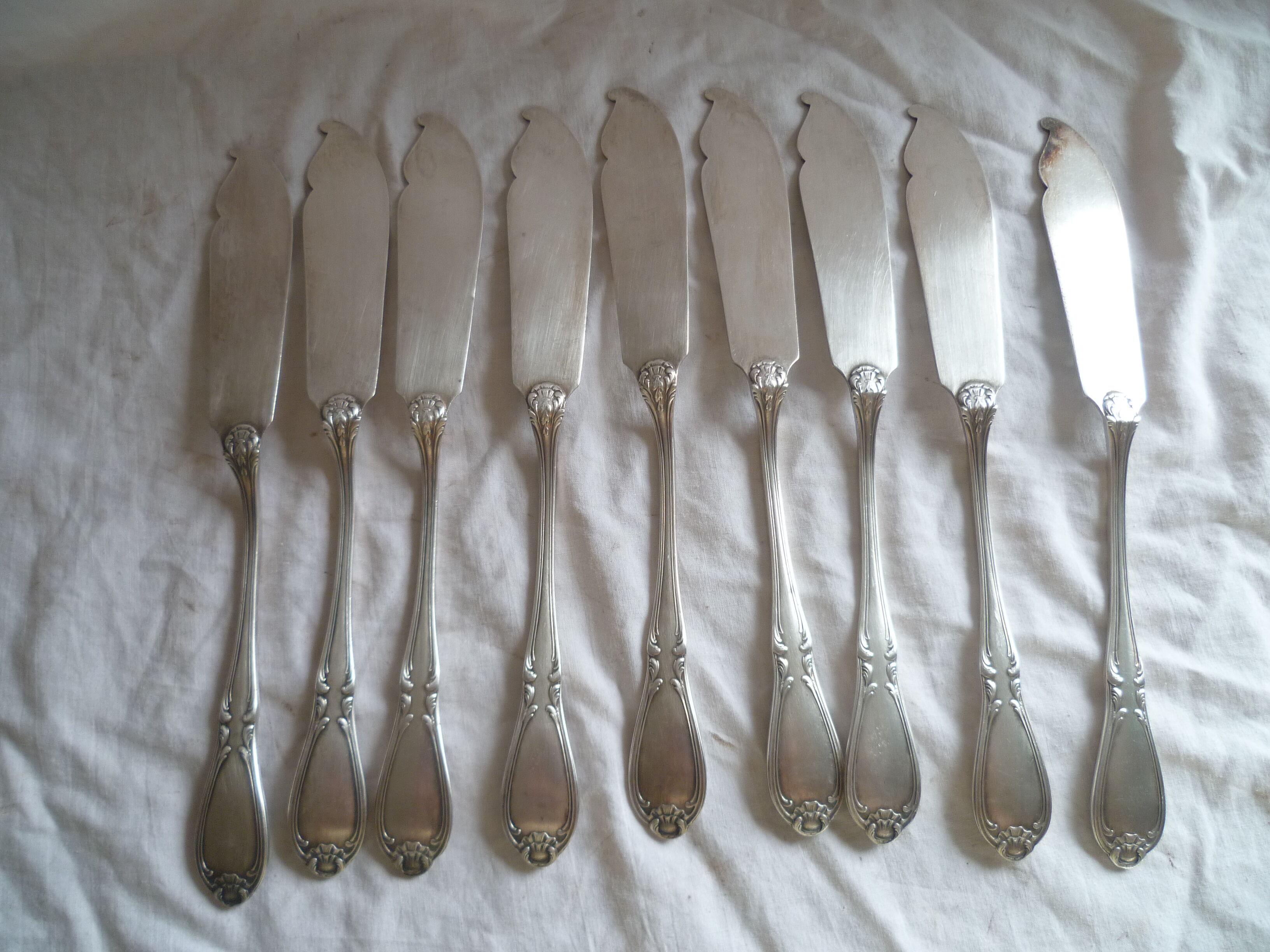 Ens. from 9 fish knives met. argente 1st title "au bon marche" mod.coquille