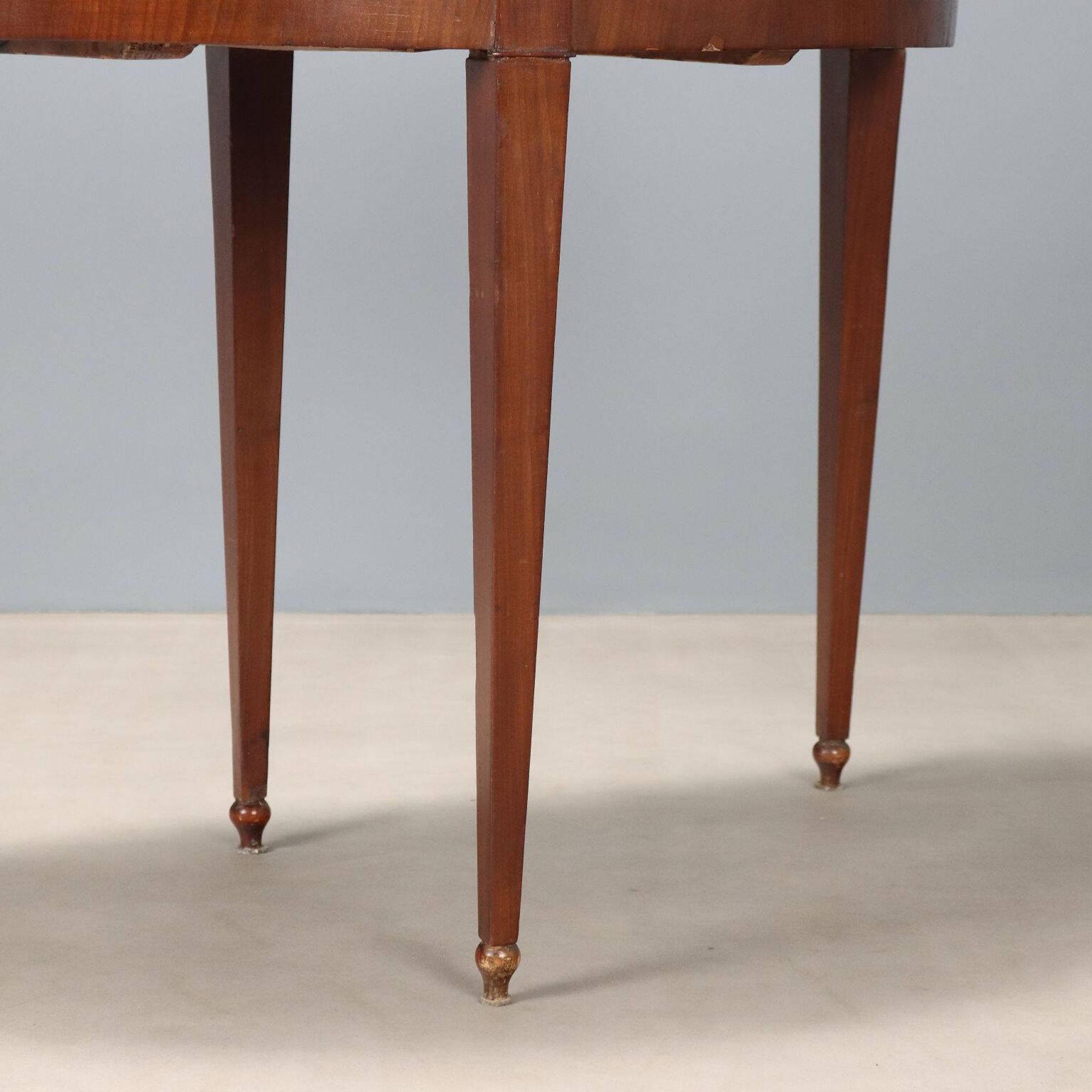 Antique demi-lune console in mahogany with an opening top, 19th century.
