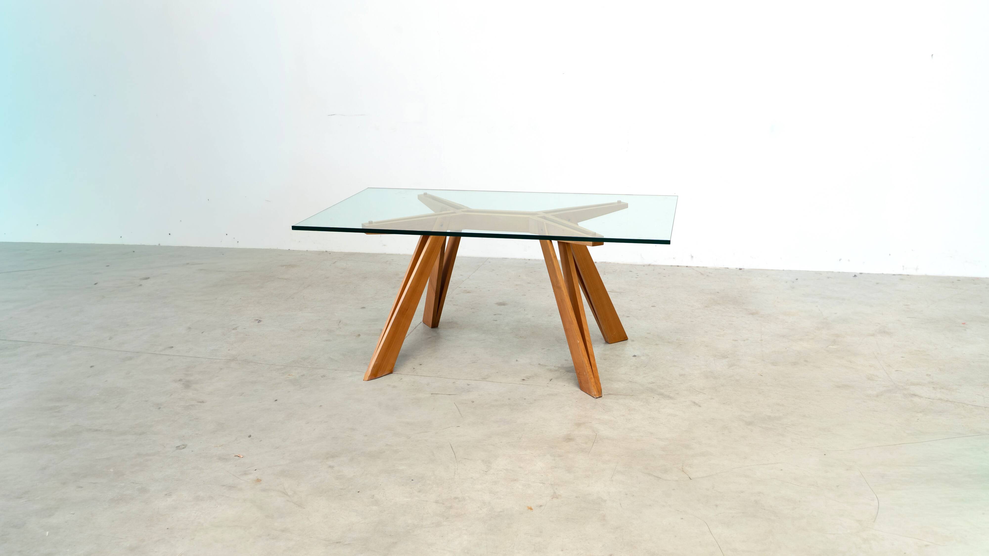 Table à manger sculpturale italienne