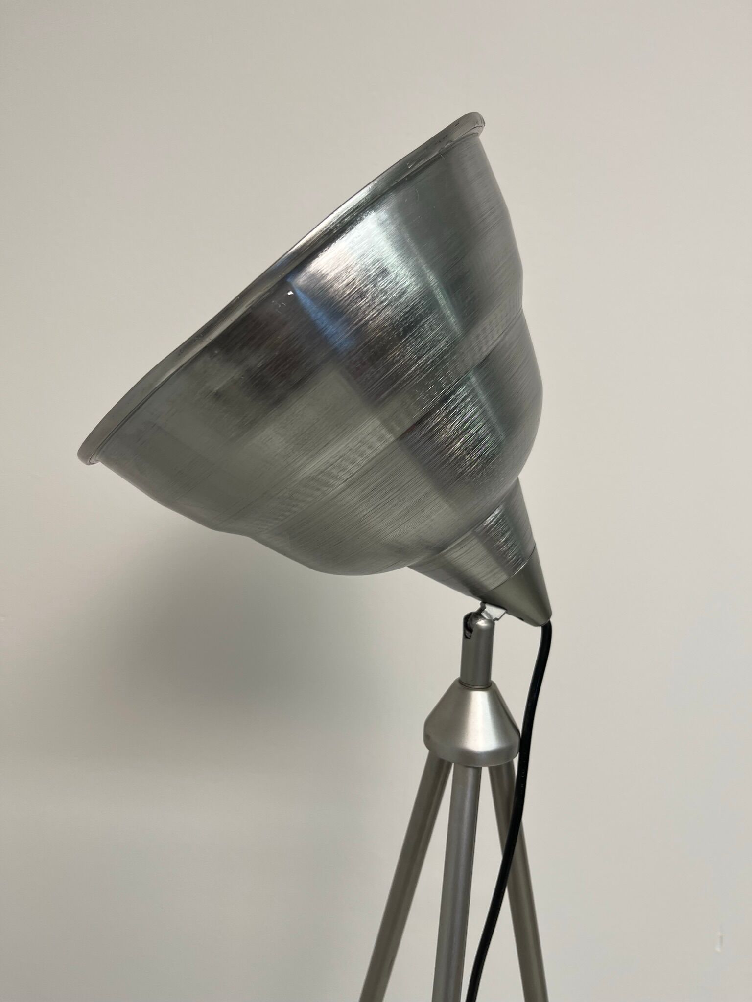 Lampadaire trépied abat-jour métal