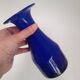 Vase scandinave en opaline bleu cobalt