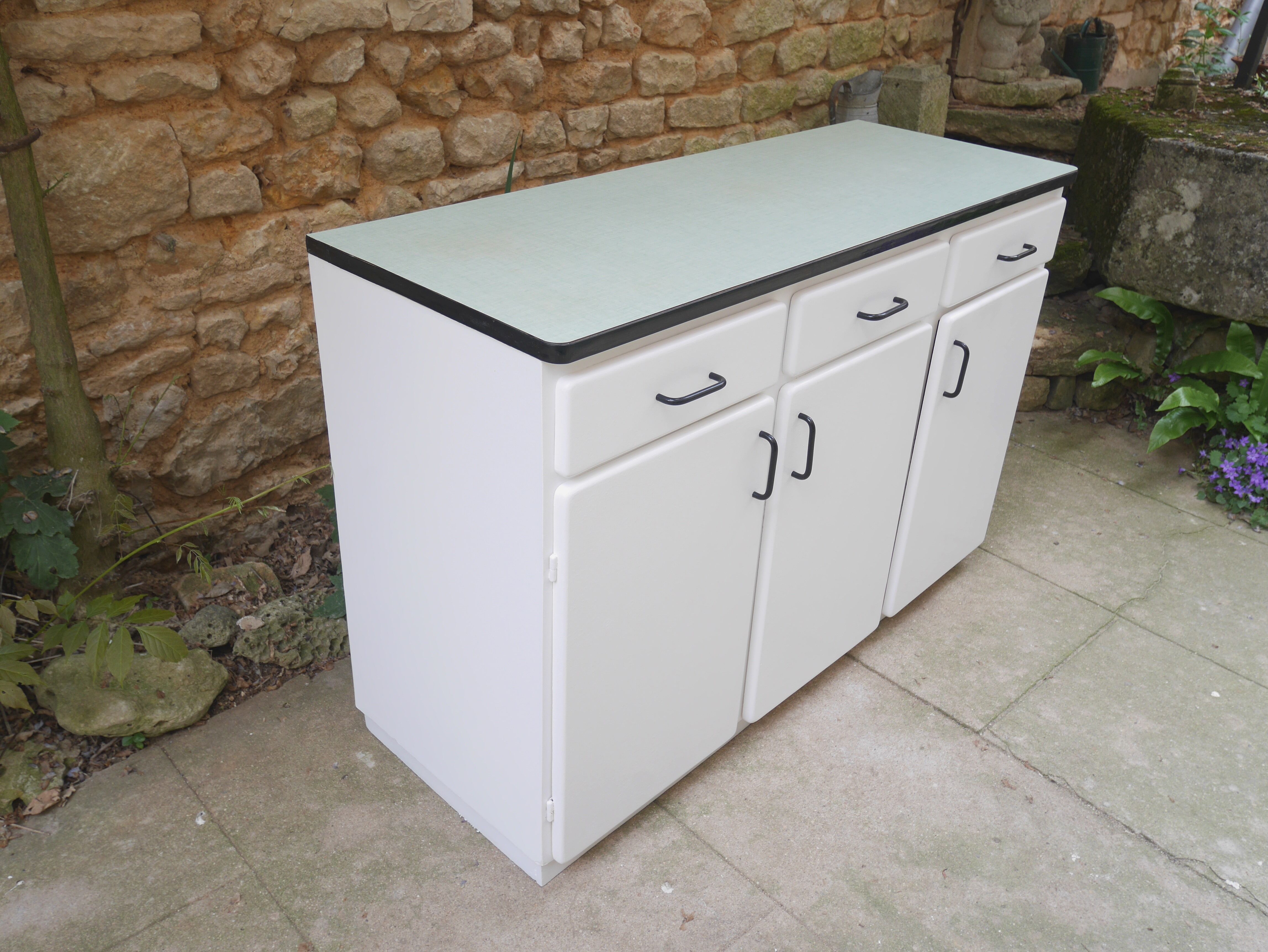 Buffet mado cuisine on formica