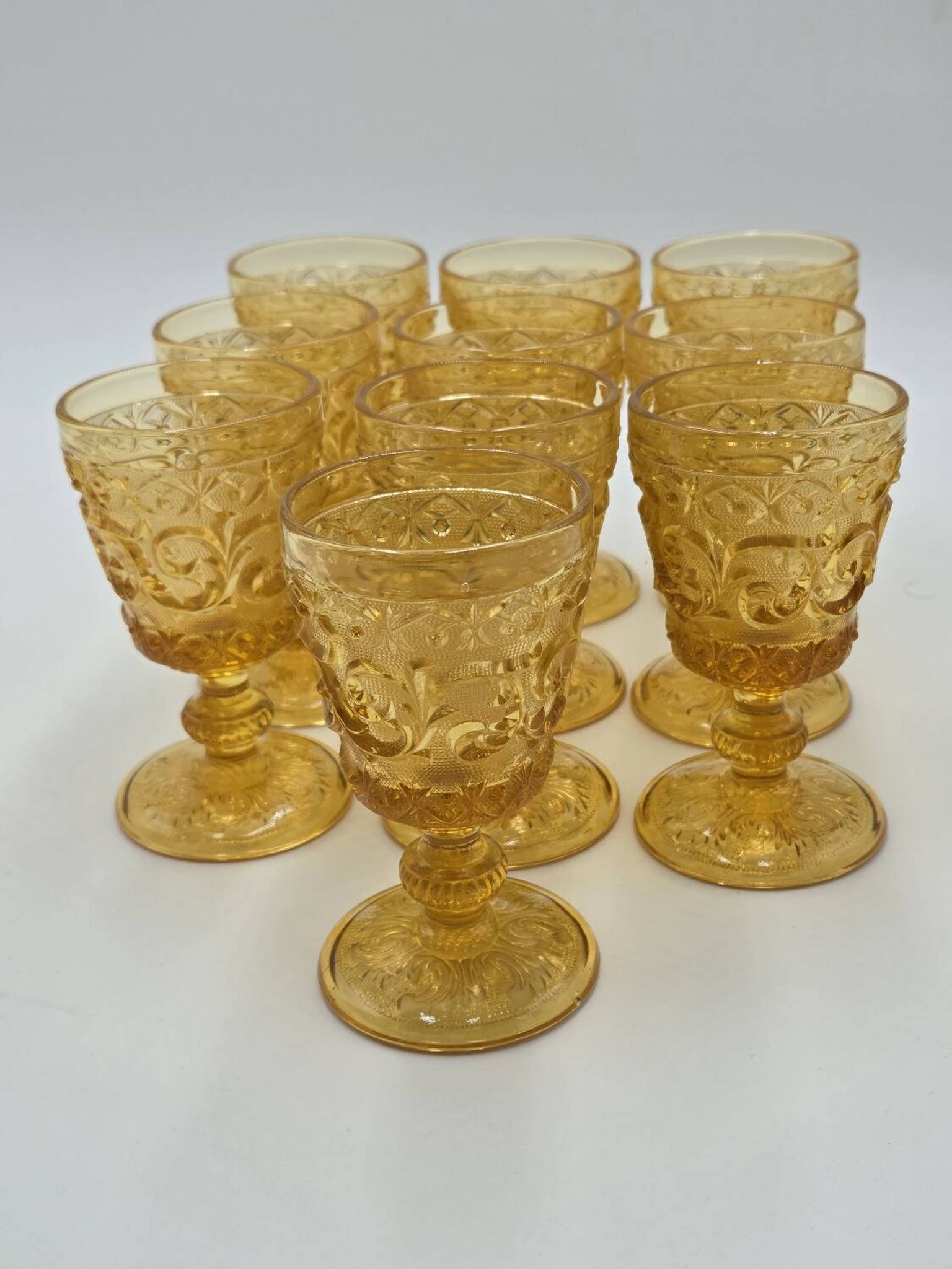 10 coloured glasses