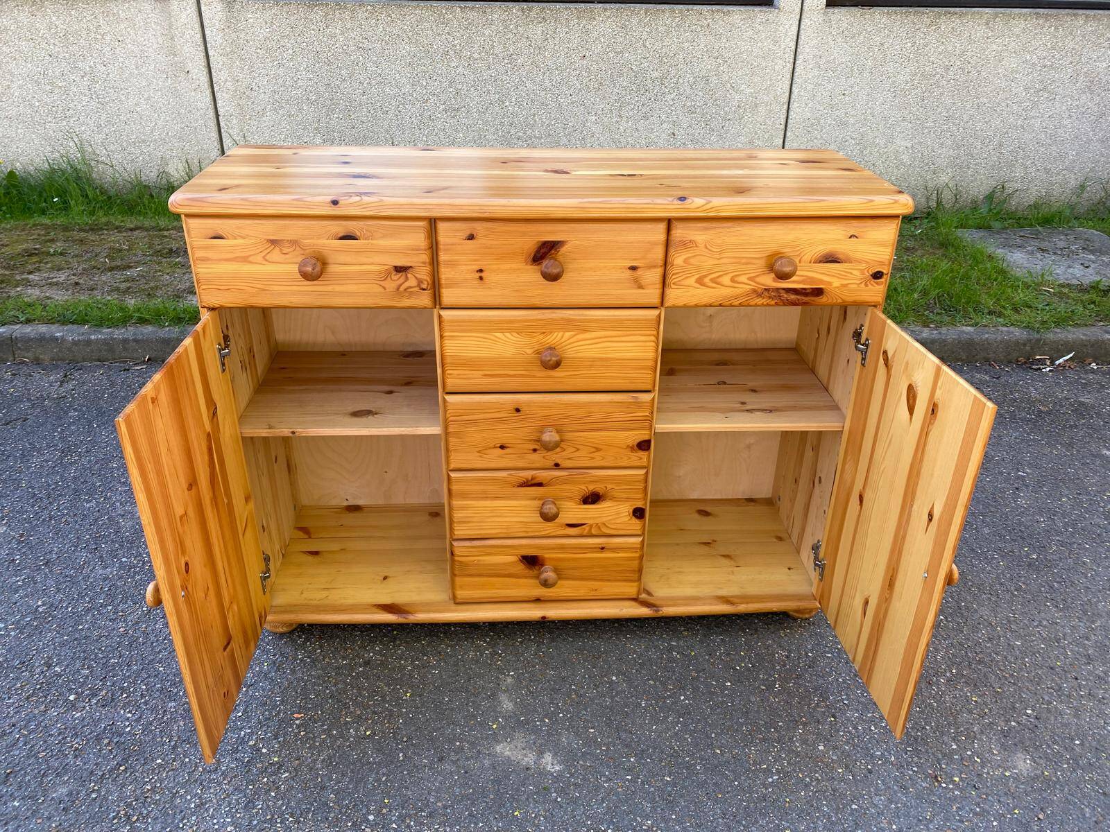 English chest of drawers, solid pine sideboard, 7 drawers and 2 doors