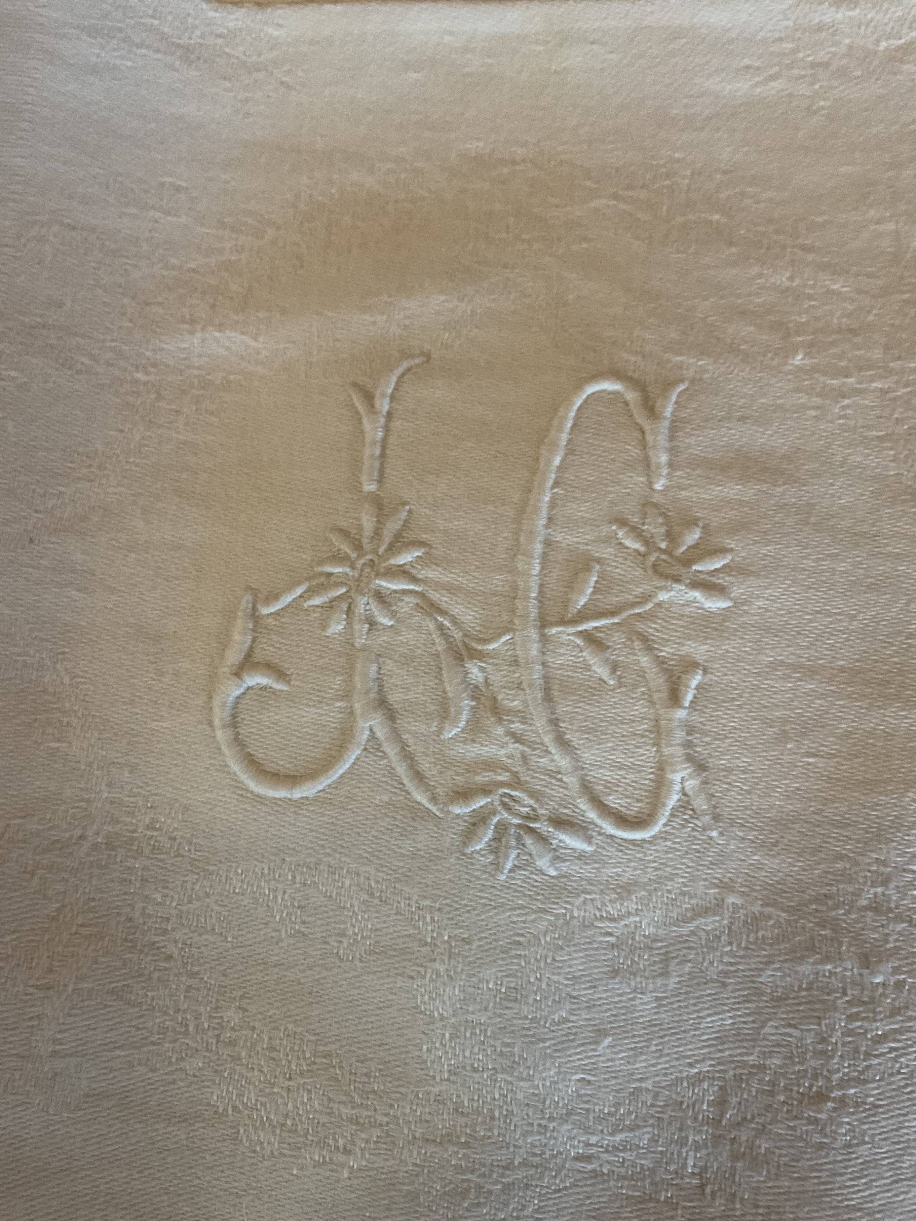 Tablecloth and 12 towels.damask fabrics .embroidered JC