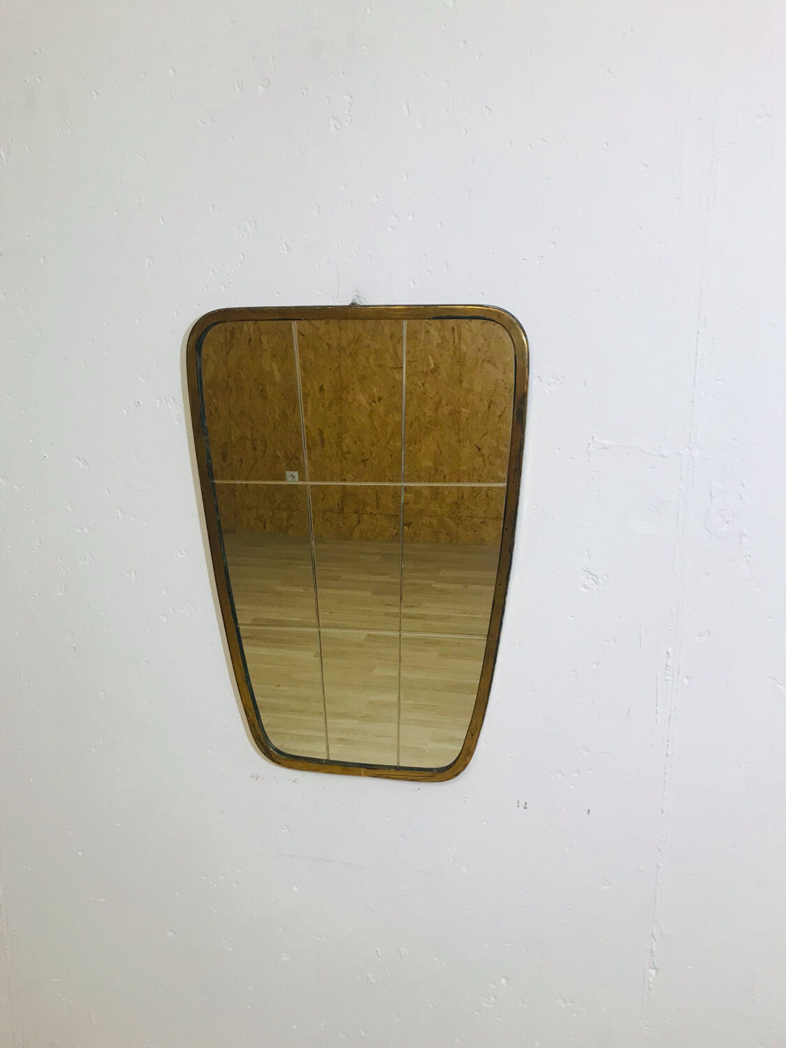 Asymmetrical mirror from the 60s
