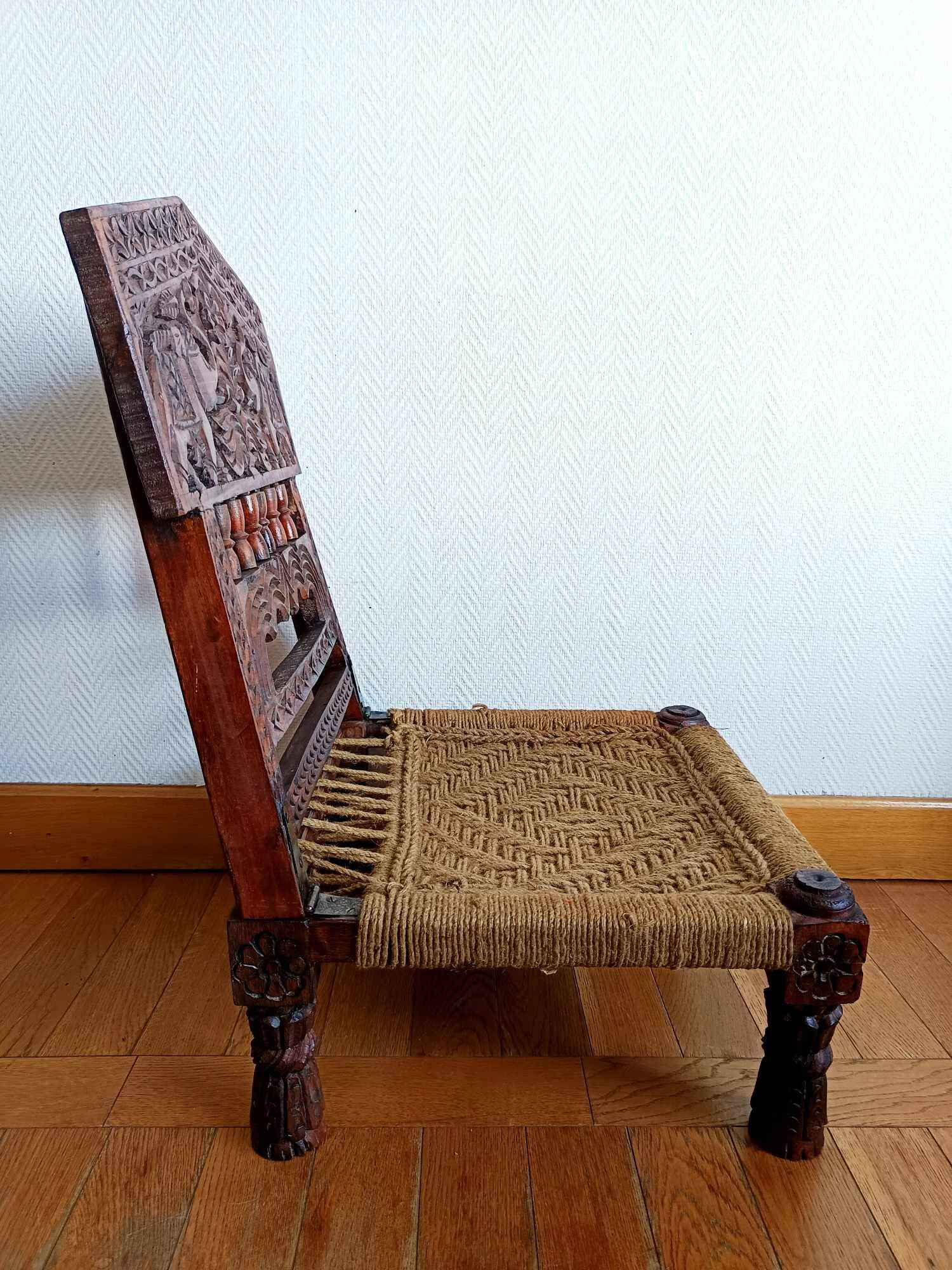 Paire de chaises basses traditionnelles, Indonésie