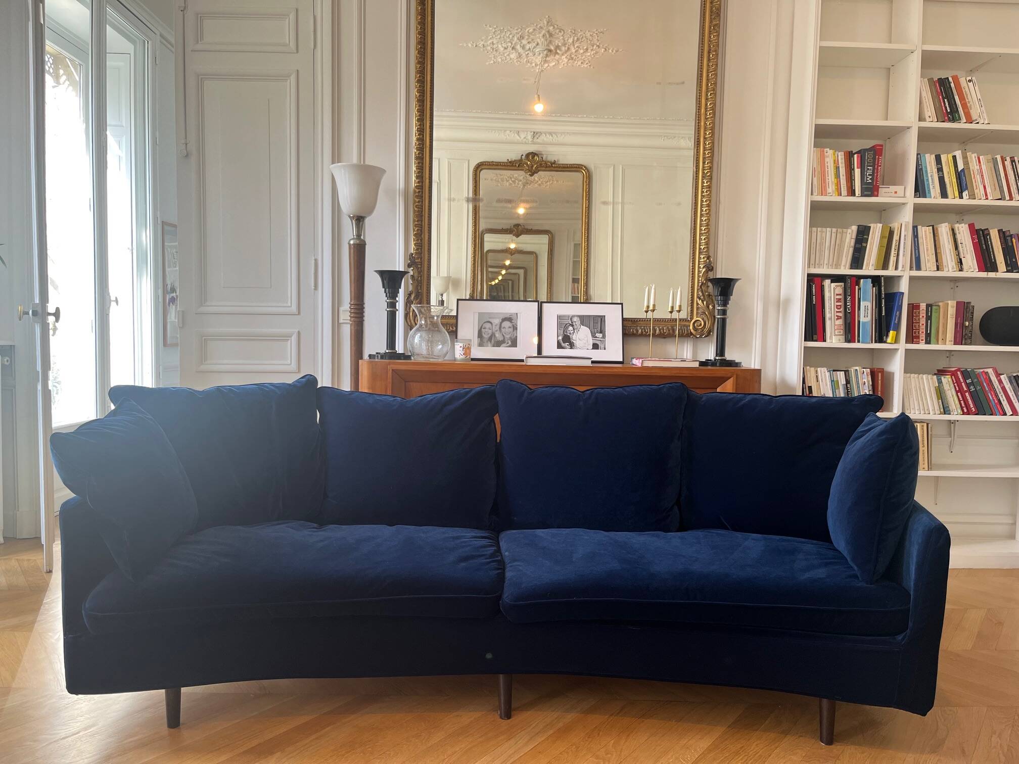 Elegant 4-seater sofa and its matching armchair - Good condition