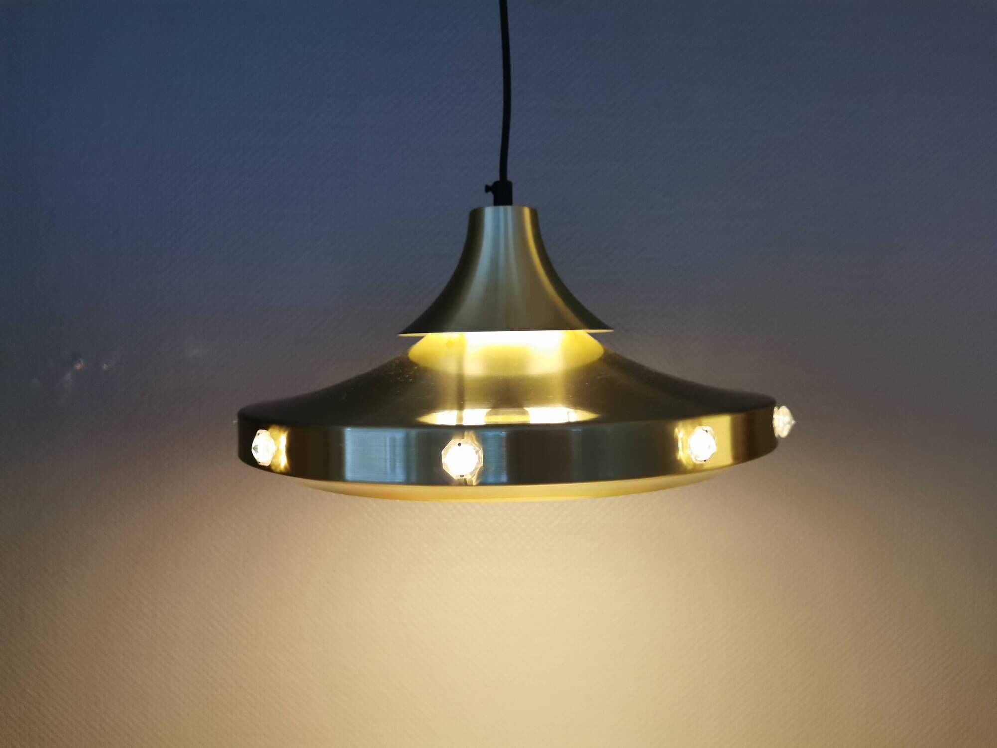 Danish Hanging lamp from the 80s in gold-coloured aluminium with hard-pressed plastic bottom grid an