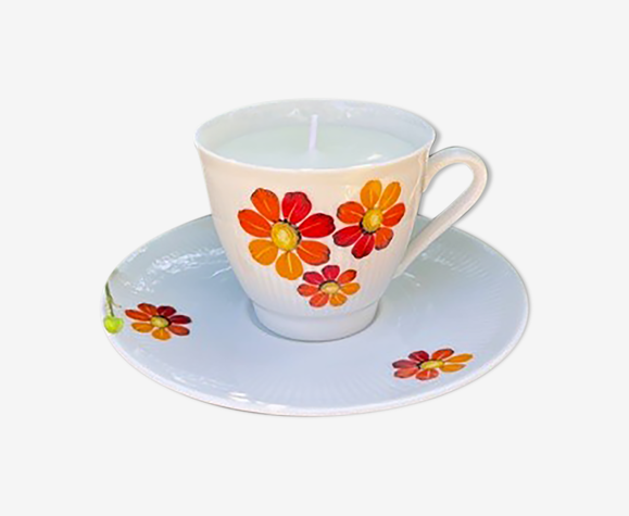 Bougie tasse décor marguerites orangées, senteur bois de provence