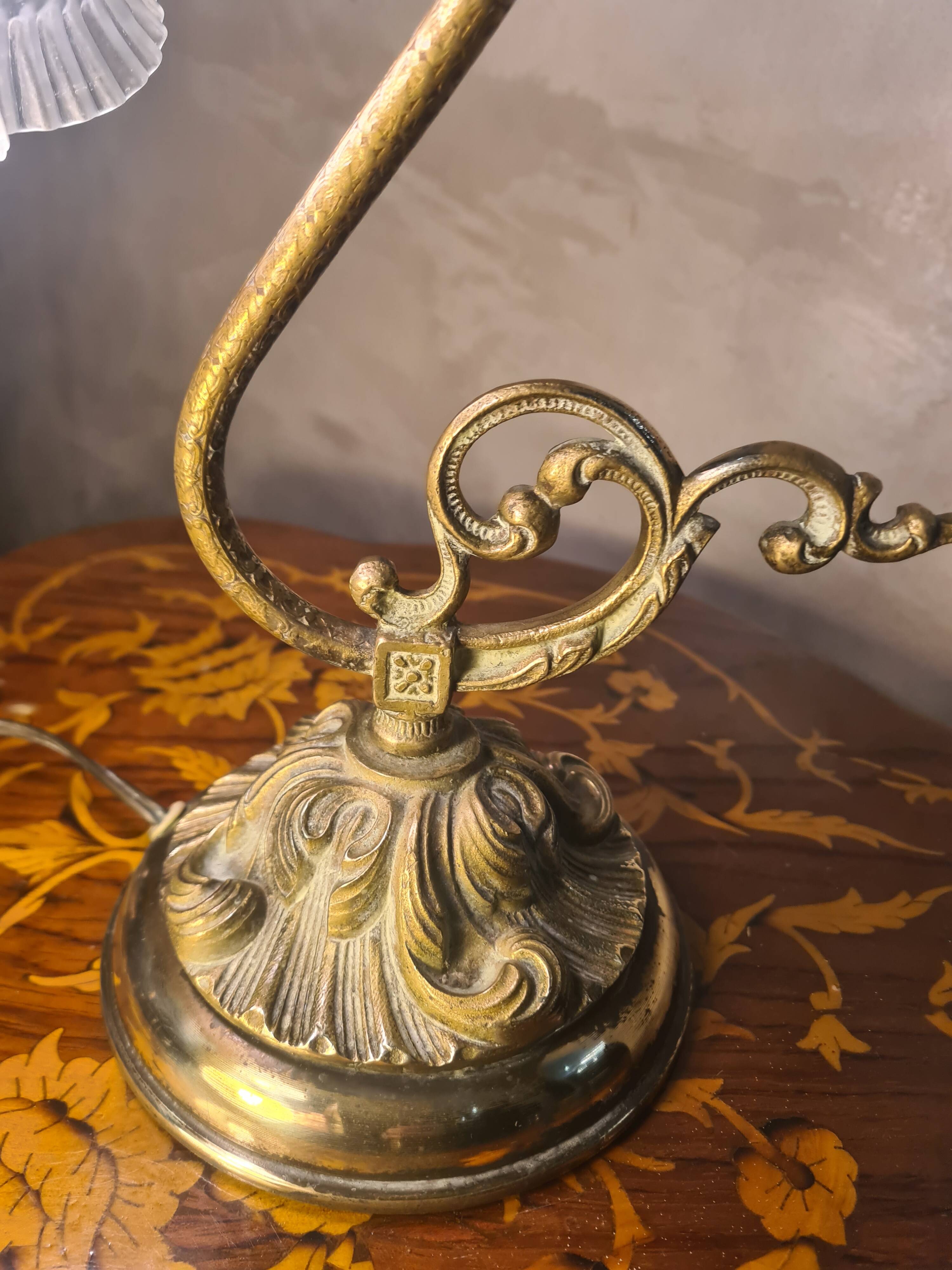 lampe 1900 de bureau ou chevet bronze 28x25 tres belle patine, fonctionne b