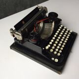 Old-typewriter Underwood portable