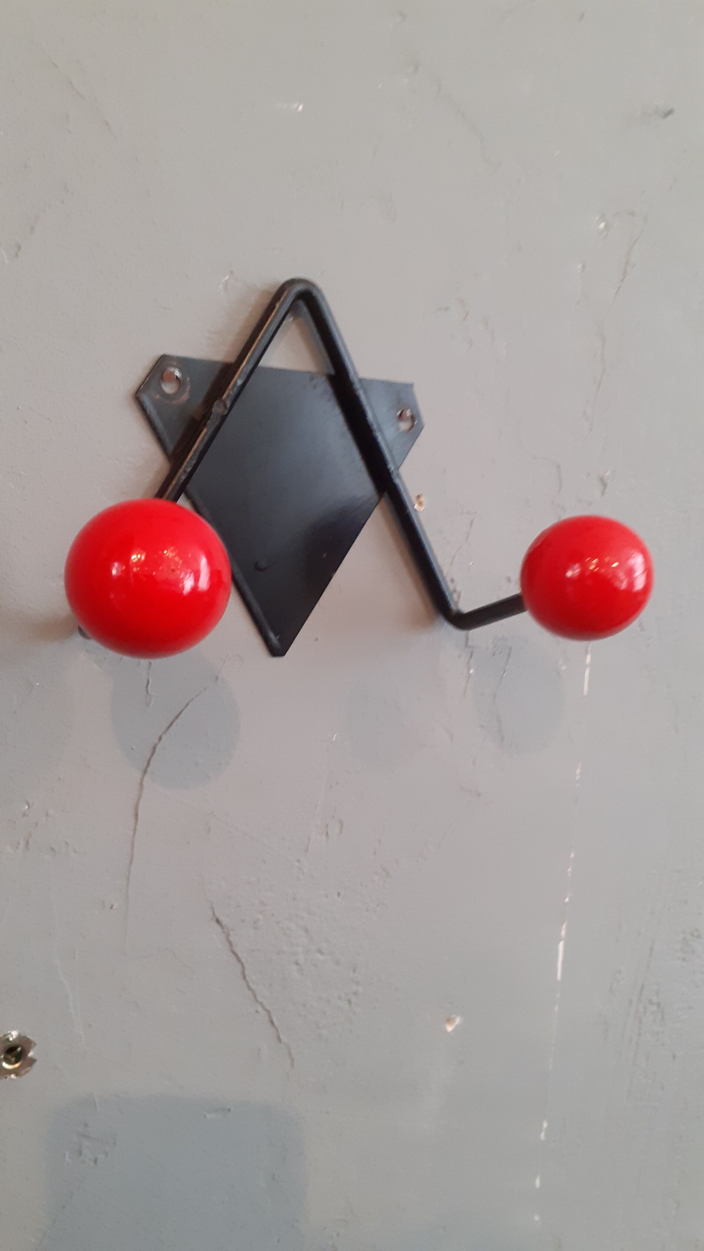 Wall red balls vintage 50s