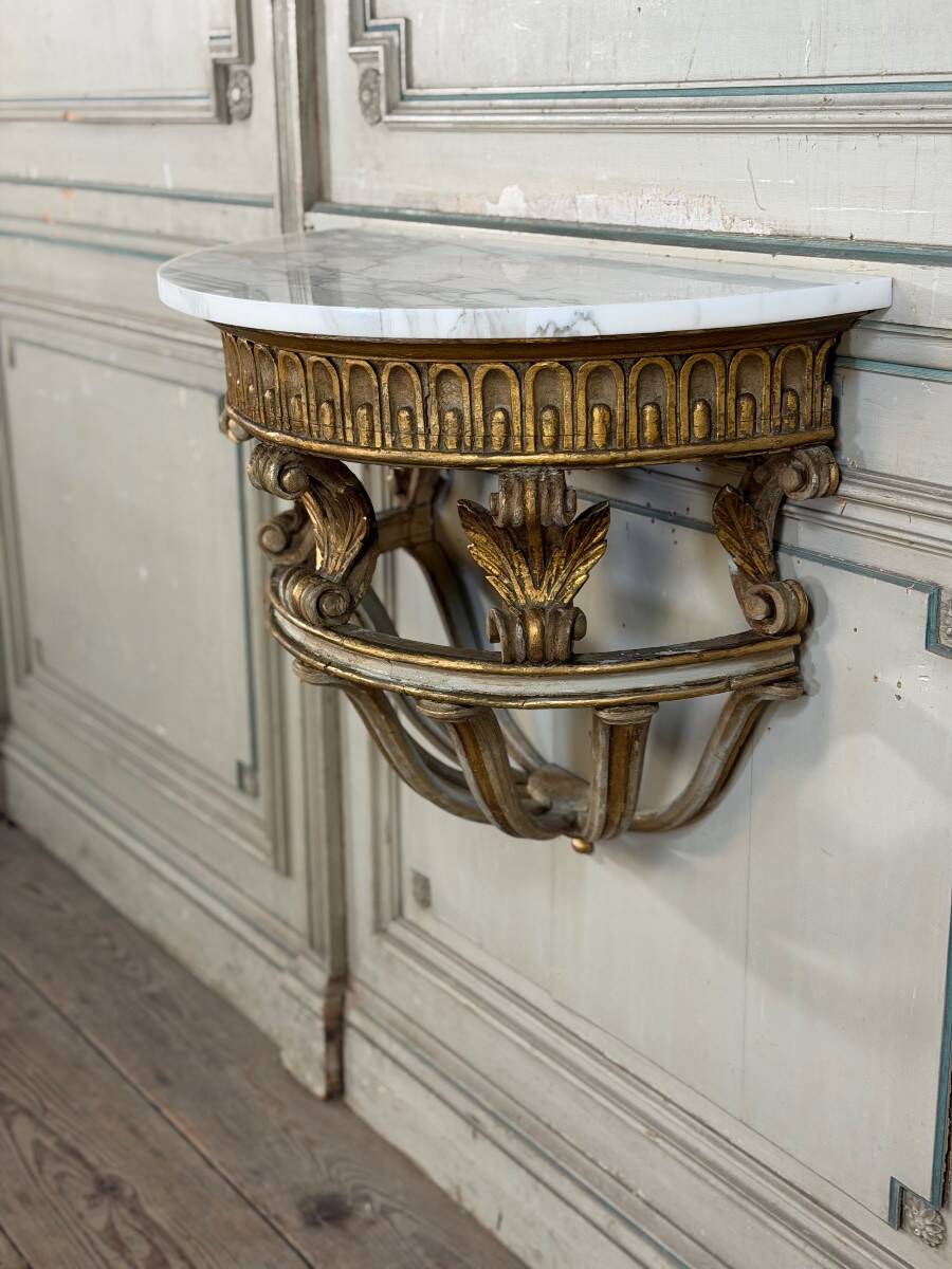 Console en bois sculpté de style Louis XVI vers 1900
