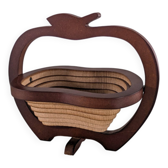 Wooden fruit bowl and apple trivet