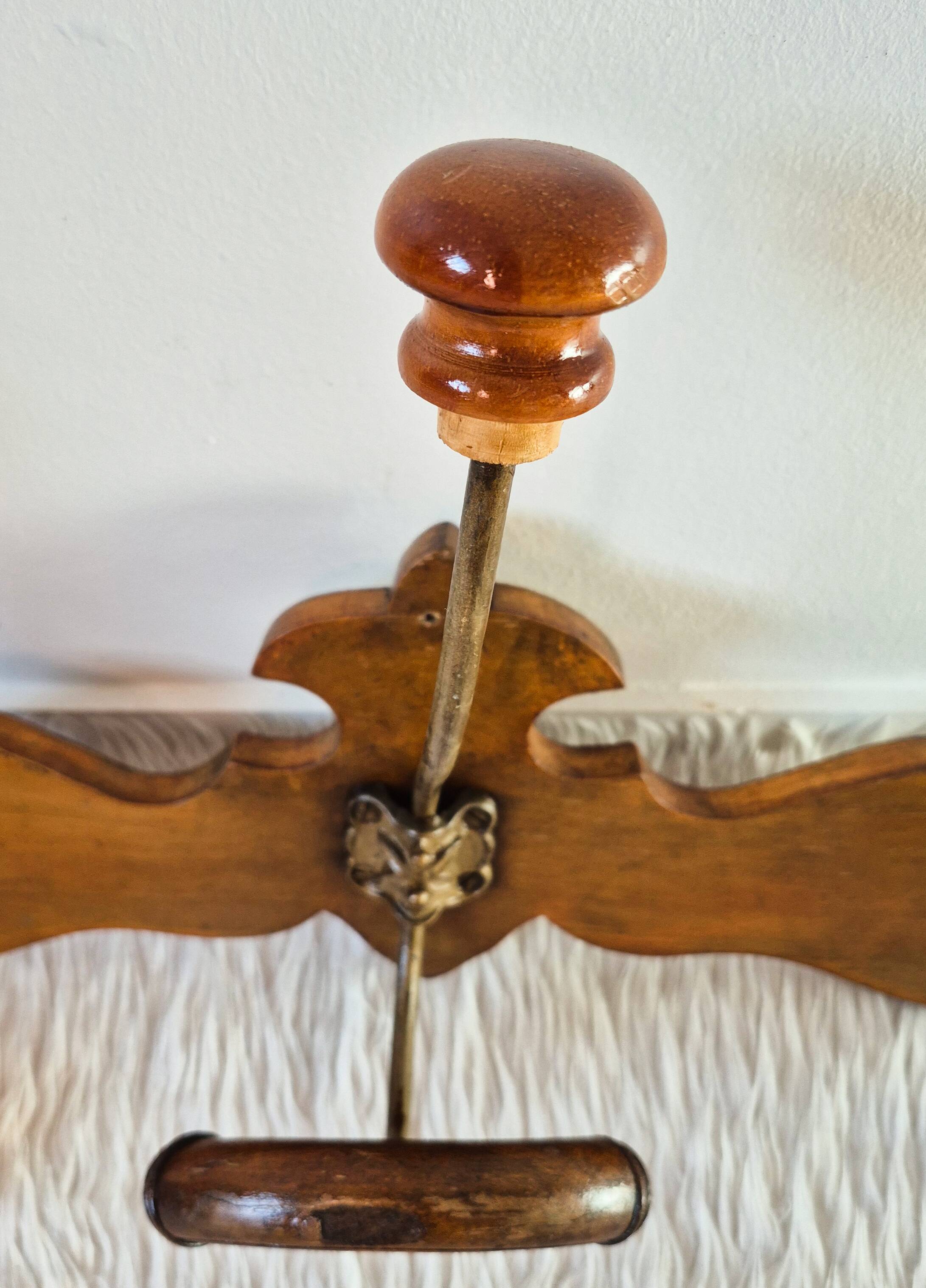 Varnished wooden wall coat rack, 3 hooks.