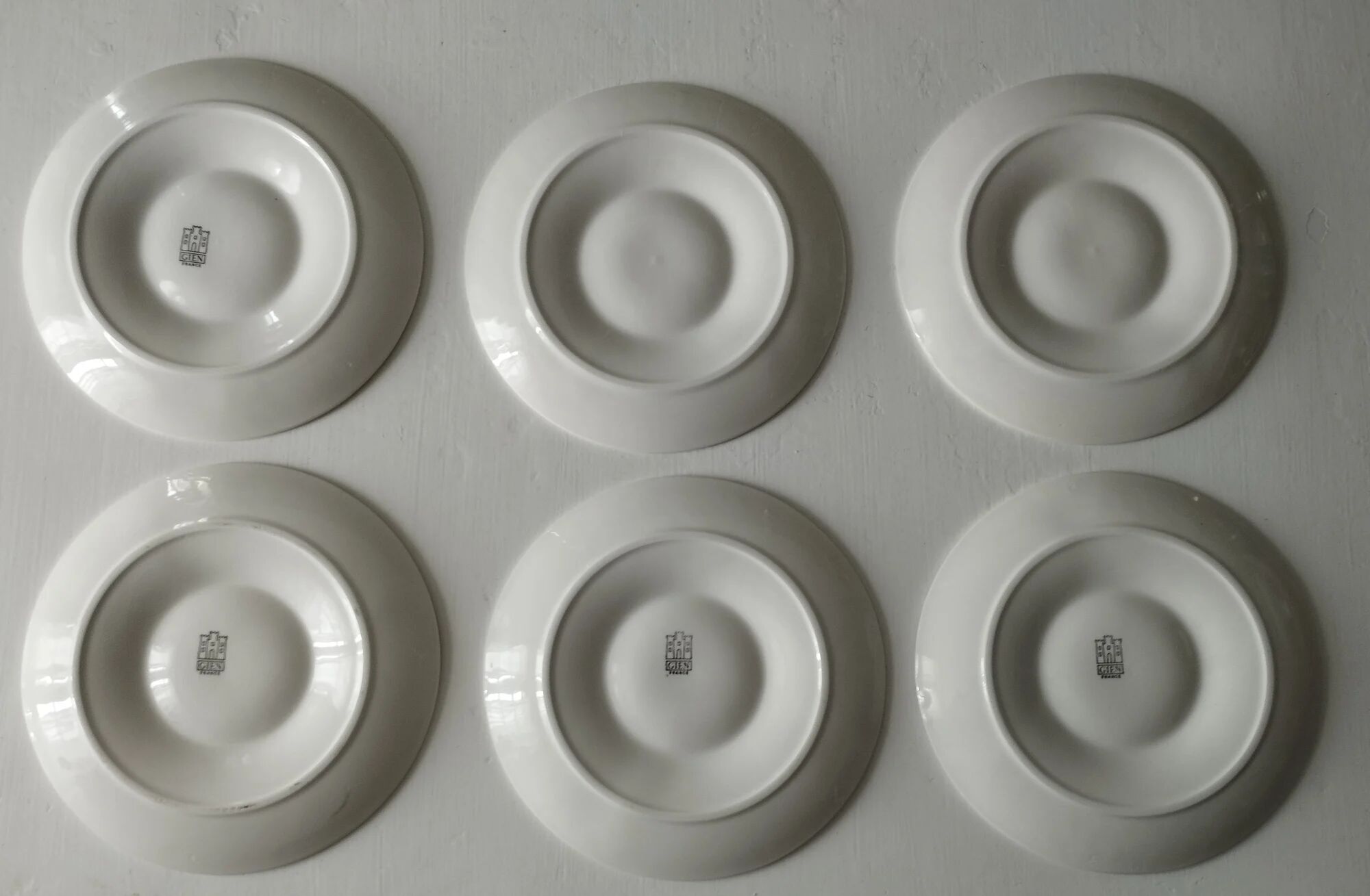 Set of 6 artichoke plates in white faience from Gien.
