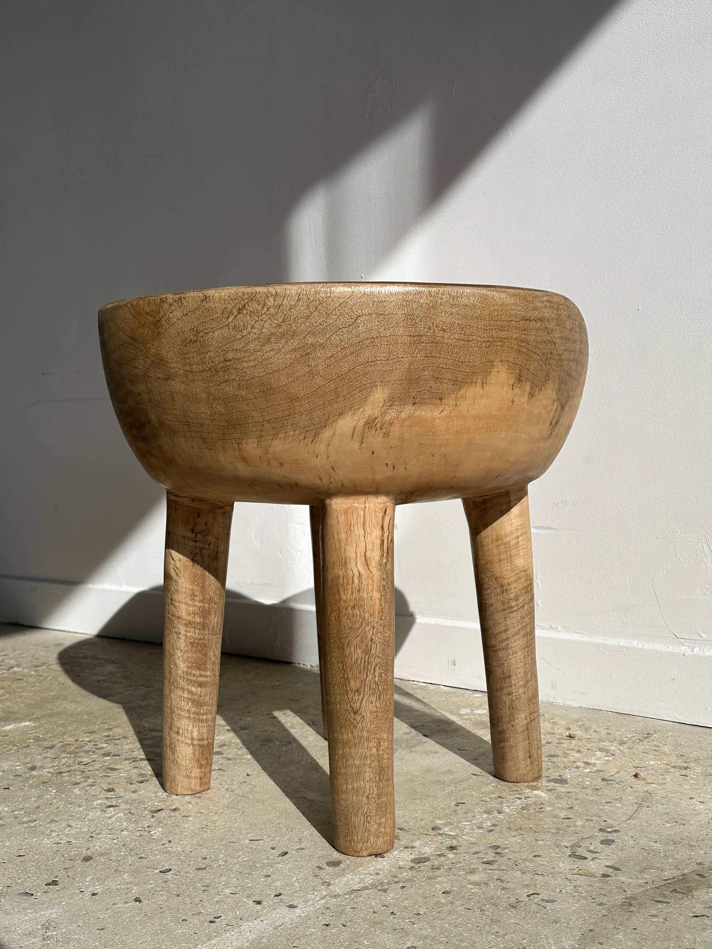 Quadripod chair with round seat and small back in natural monoxyl mango wood