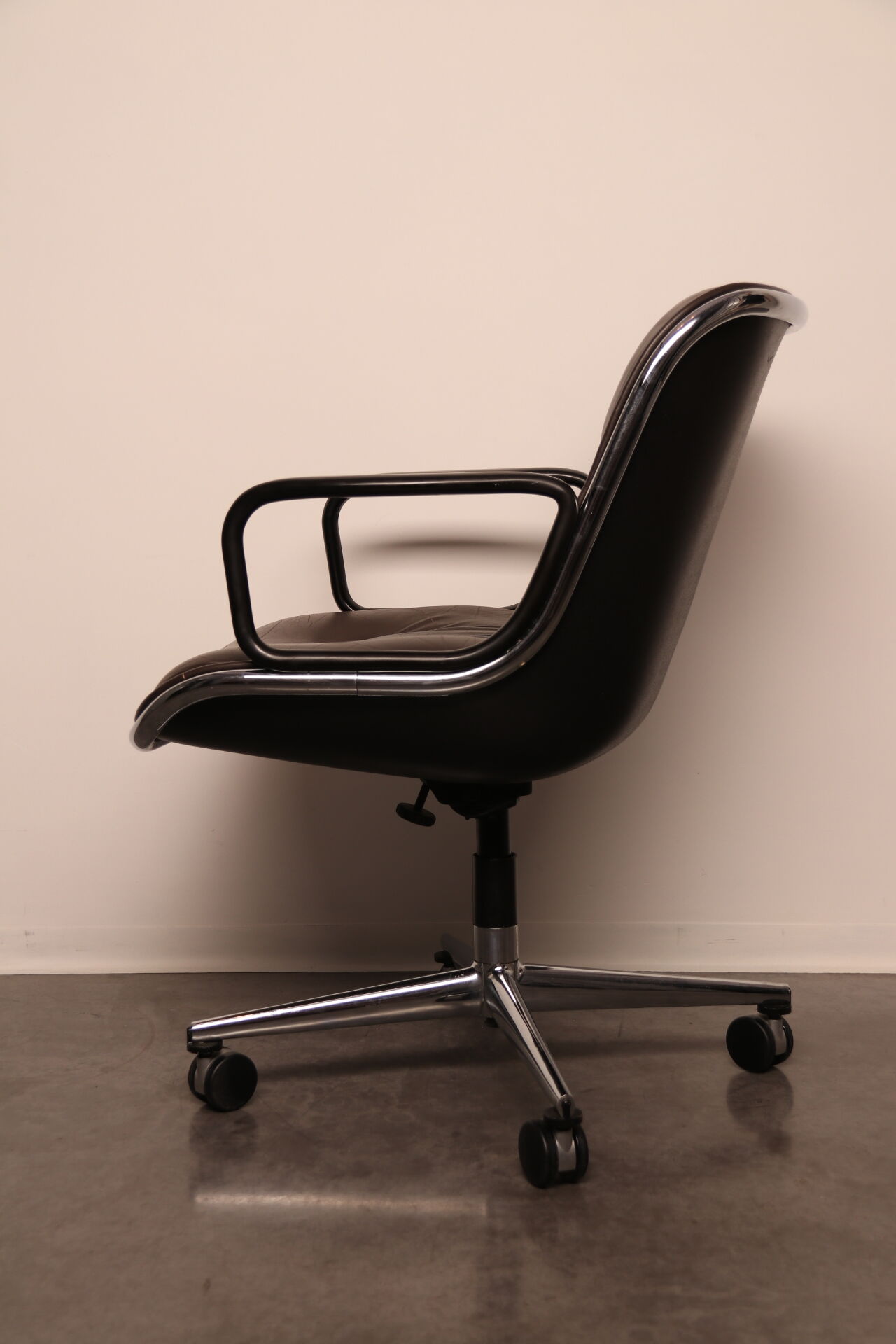 Executive office chair by Charles Pollock for Knoll - US - 1970's