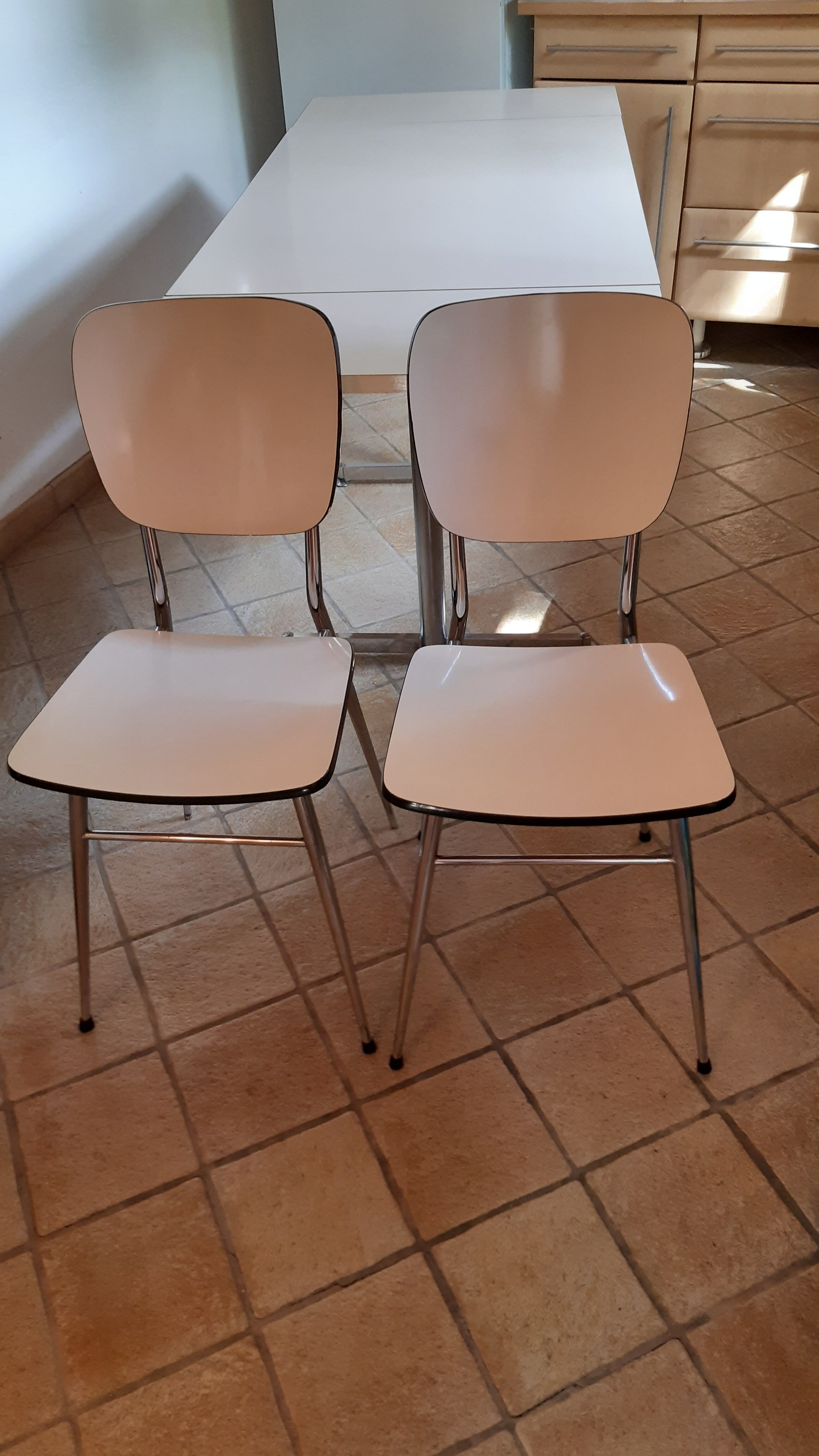 Kitchen table and 2 formica chairs