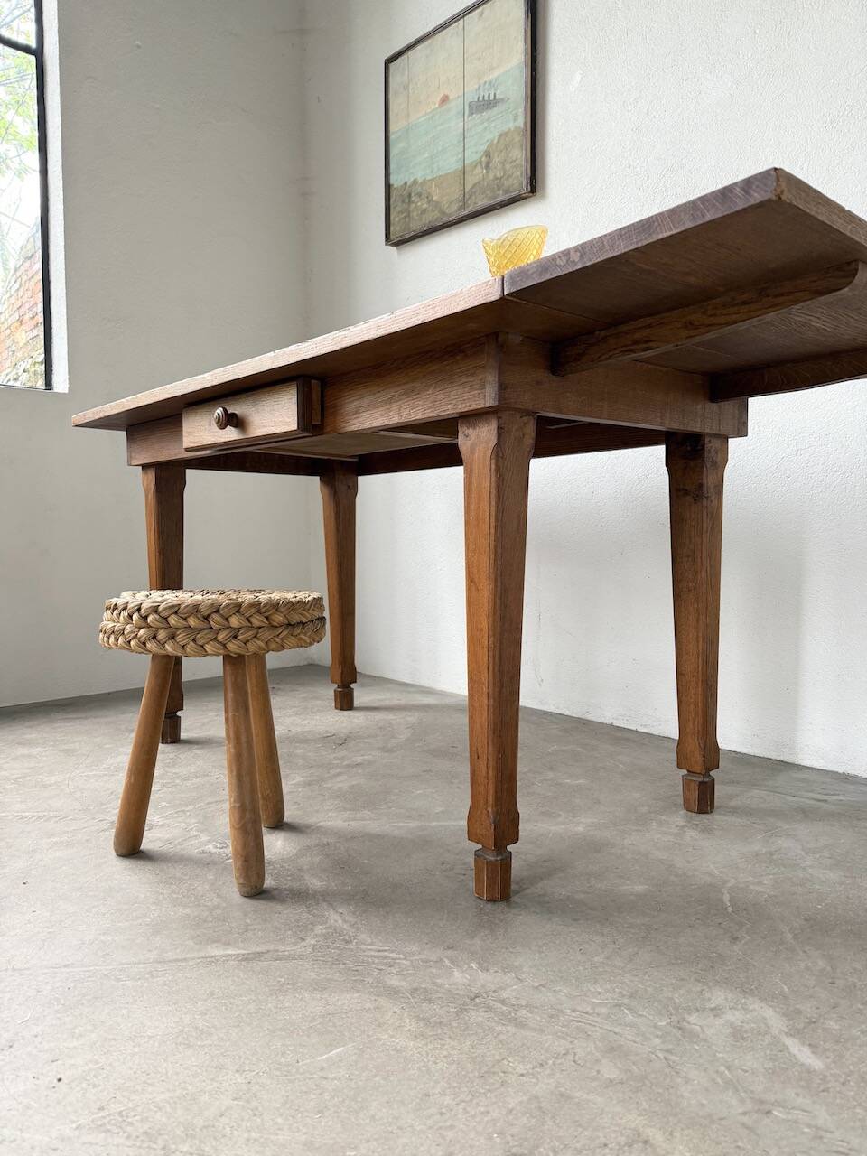 Extendable farmhouse table in oak