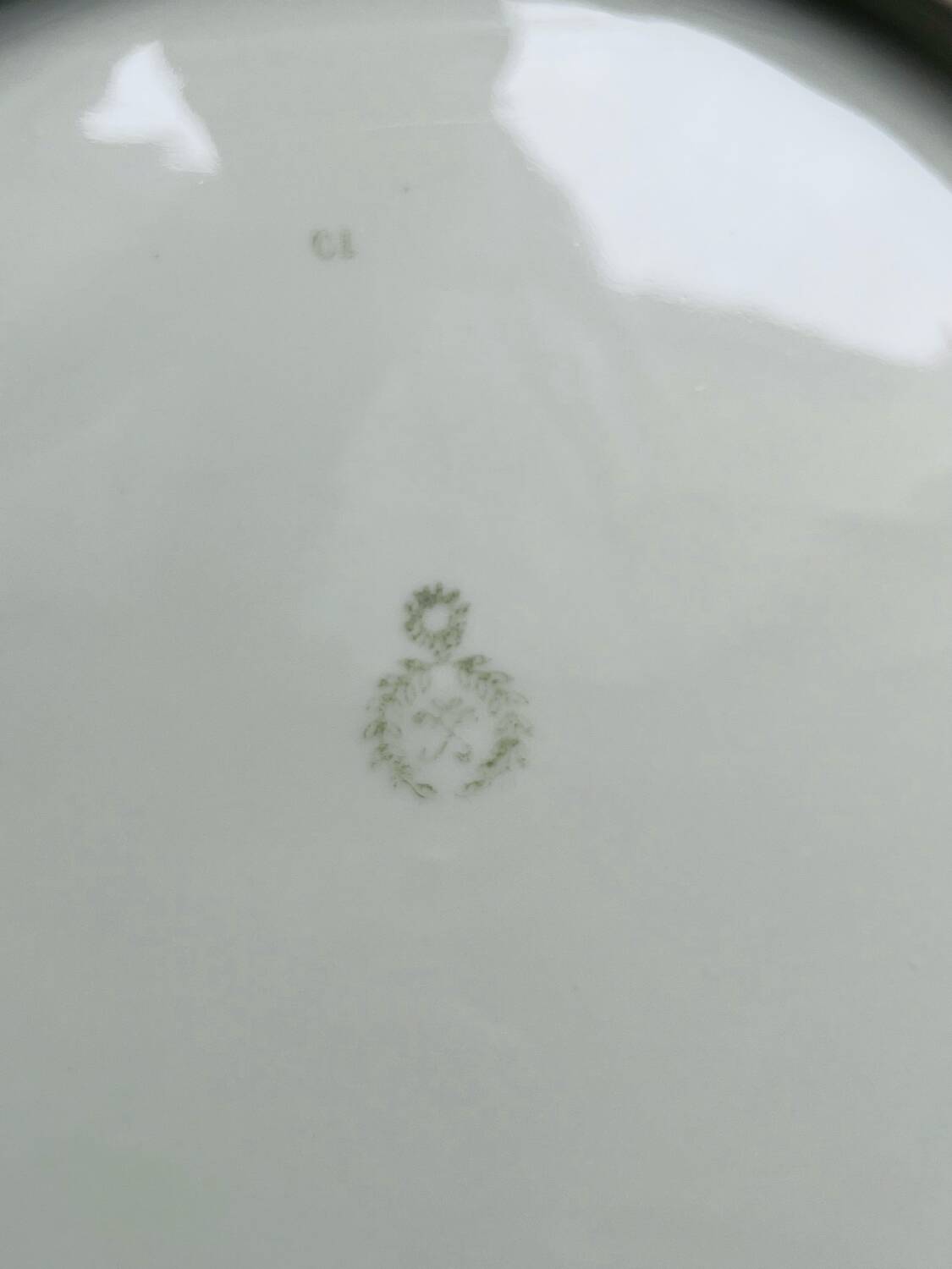 Serving dish in porcelain