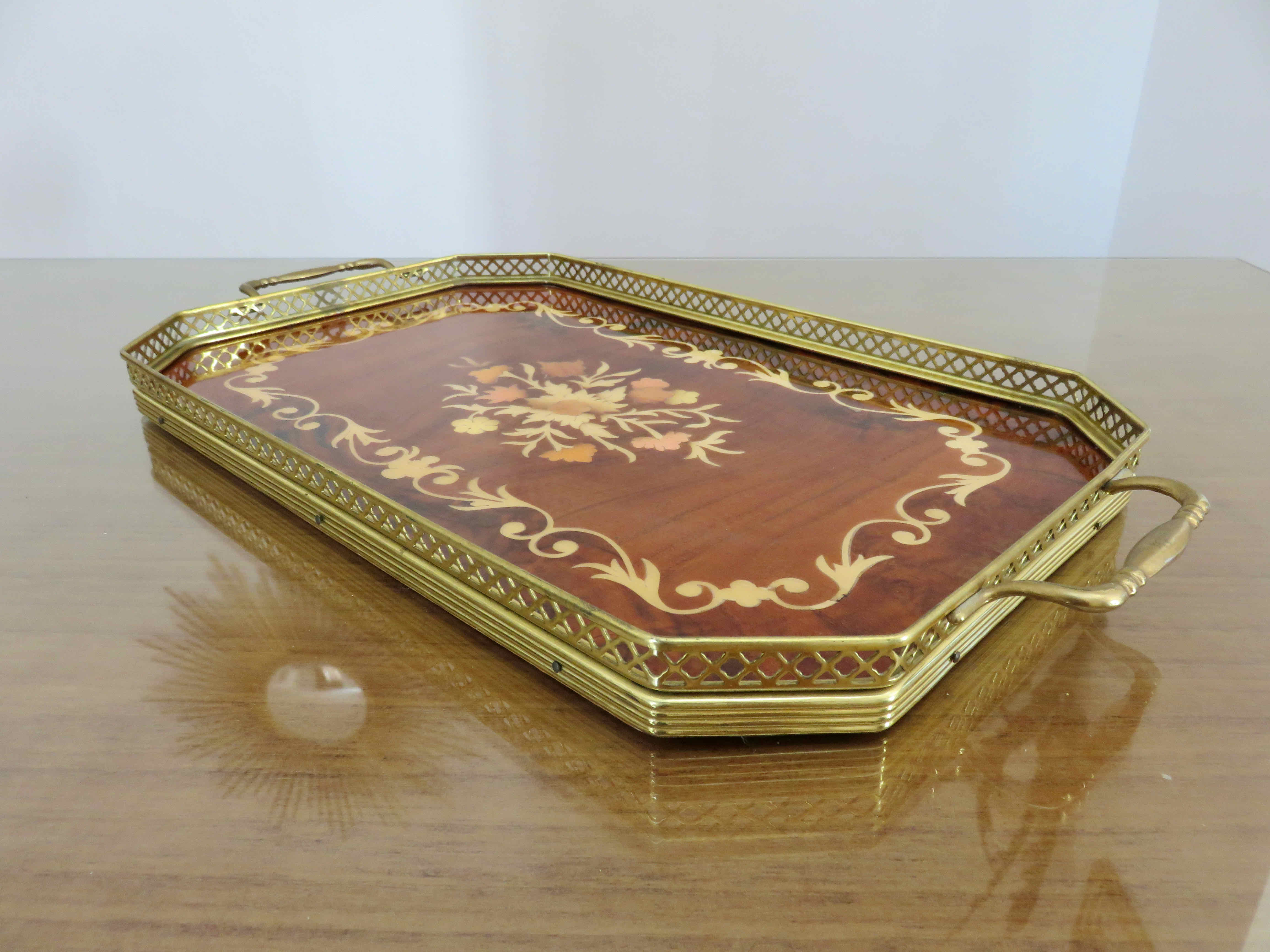 Octagonal tray in marquetry and brass, Italy, Art Deco 1940s 1950s