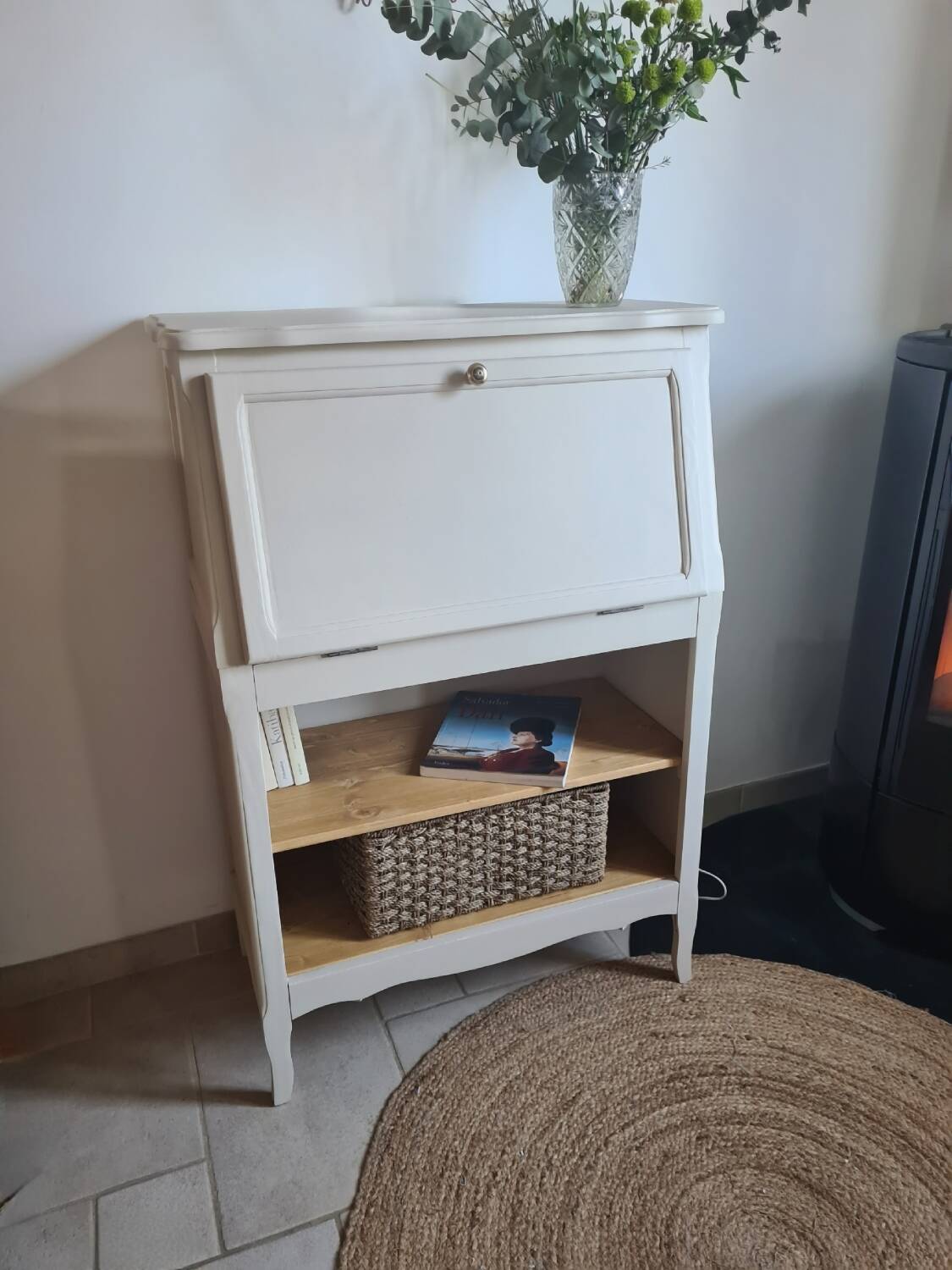 Restored secretary, 1980s