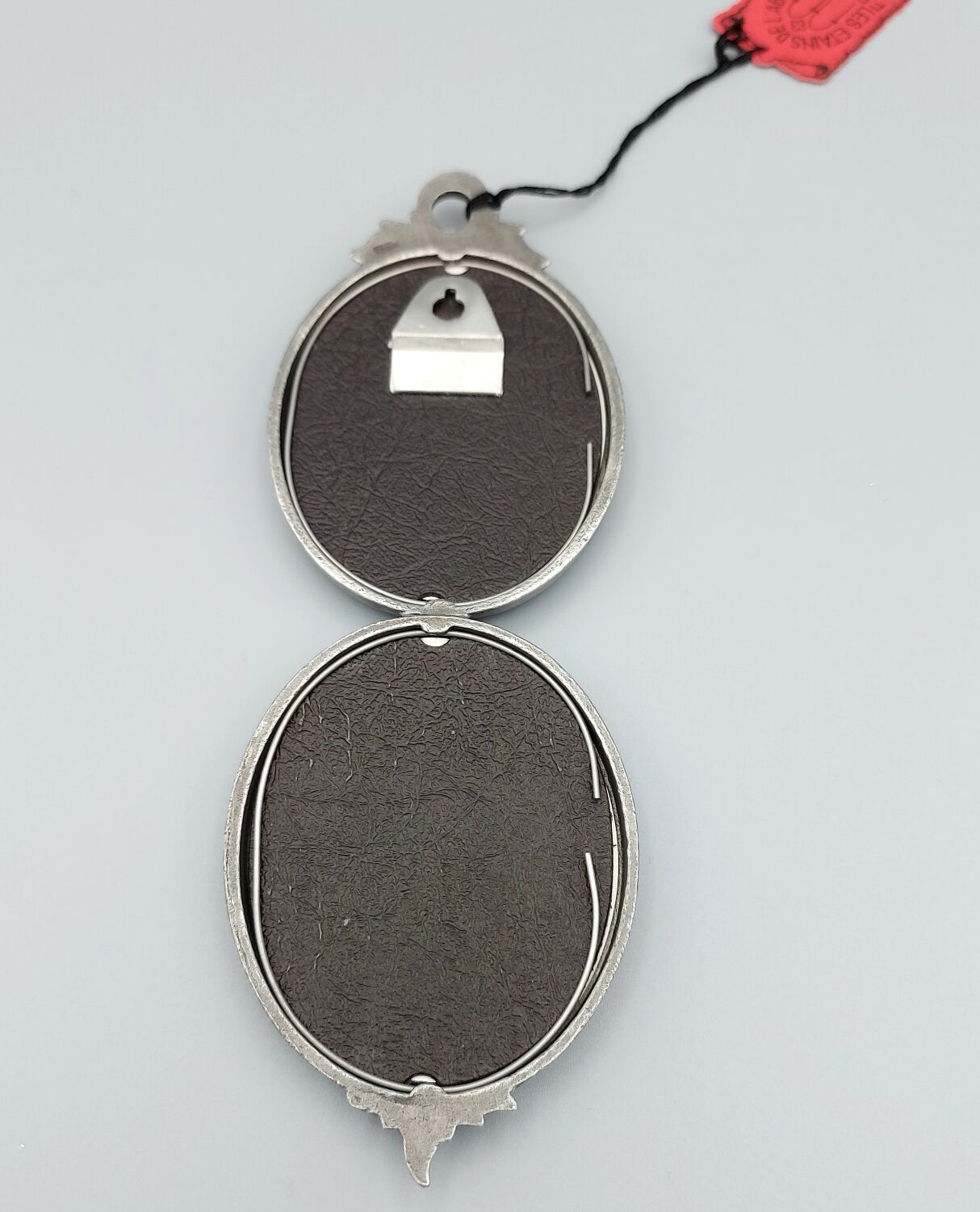 Tin frame The pewter of the abbey