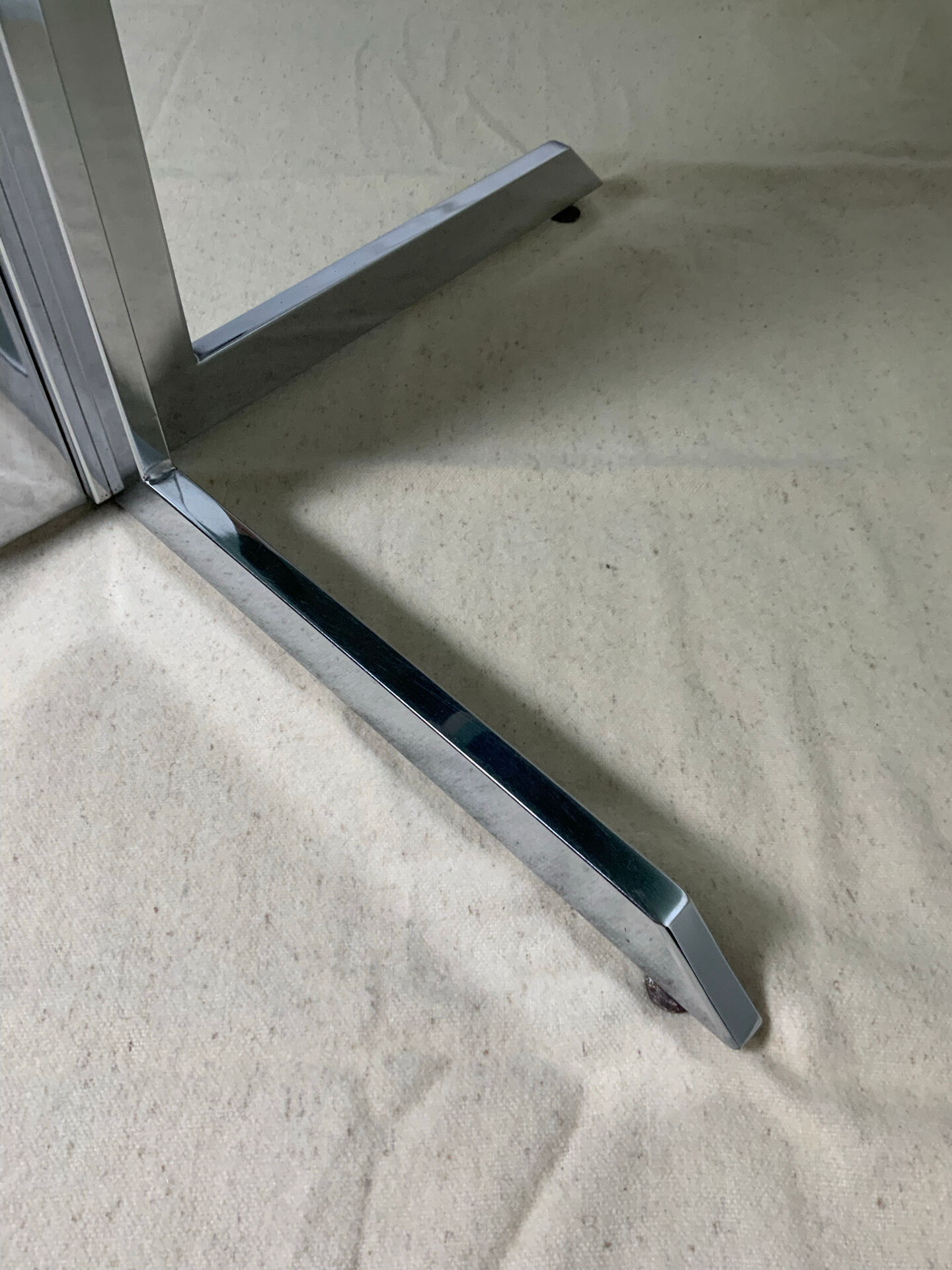 Glass dining table 70.