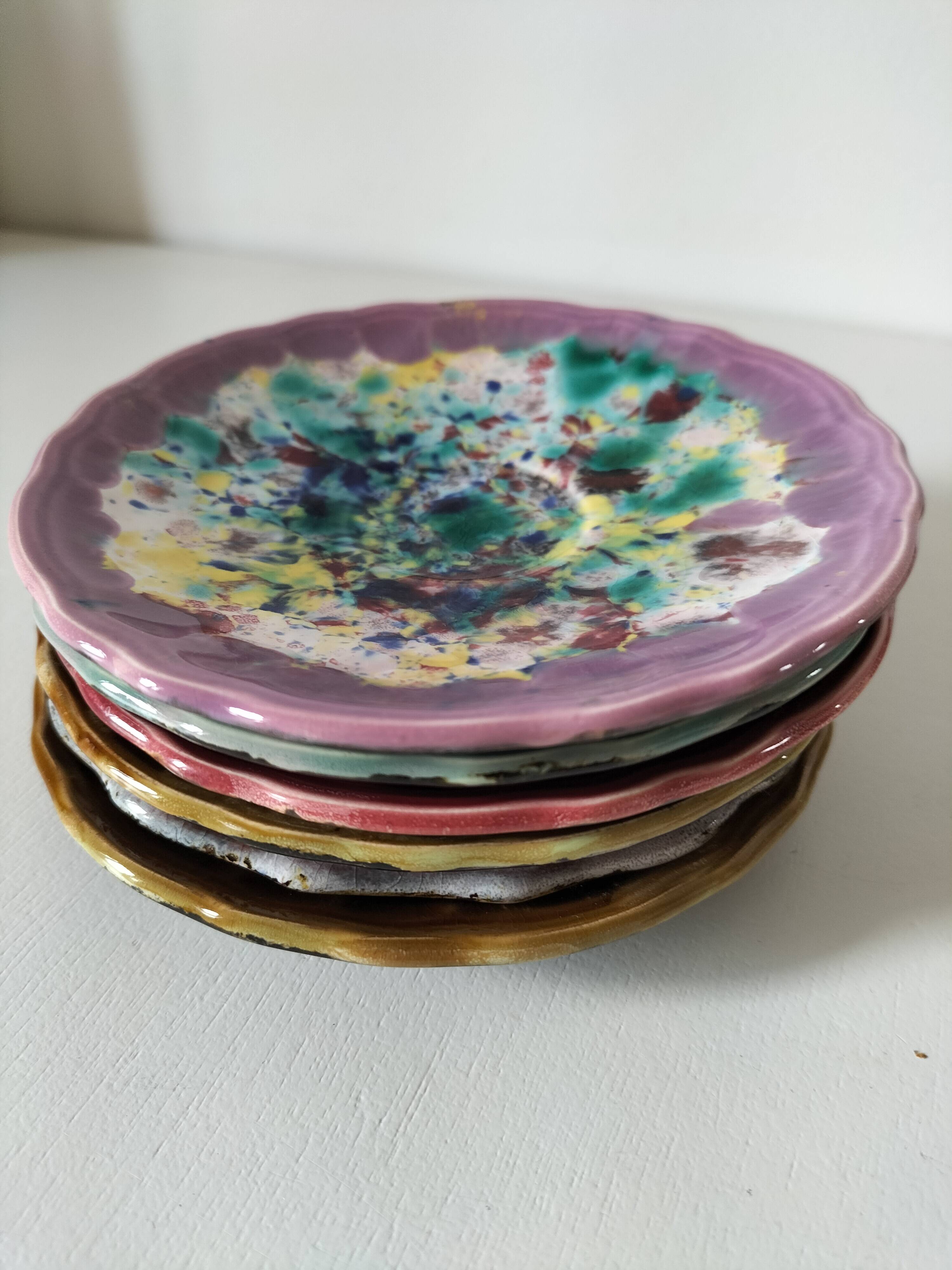 Tasses et soucoupes Morvan en céramique émaillée polychrome