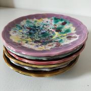 Tasses et soucoupes Morvan en céramique émaillée polychrome