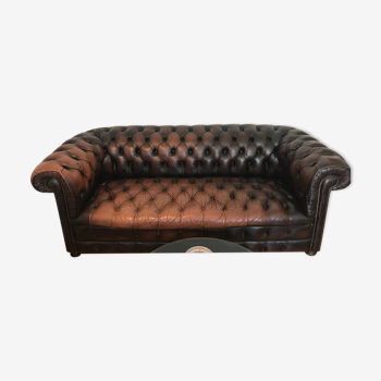 Chesterfield assise capitonnée en cuir marron