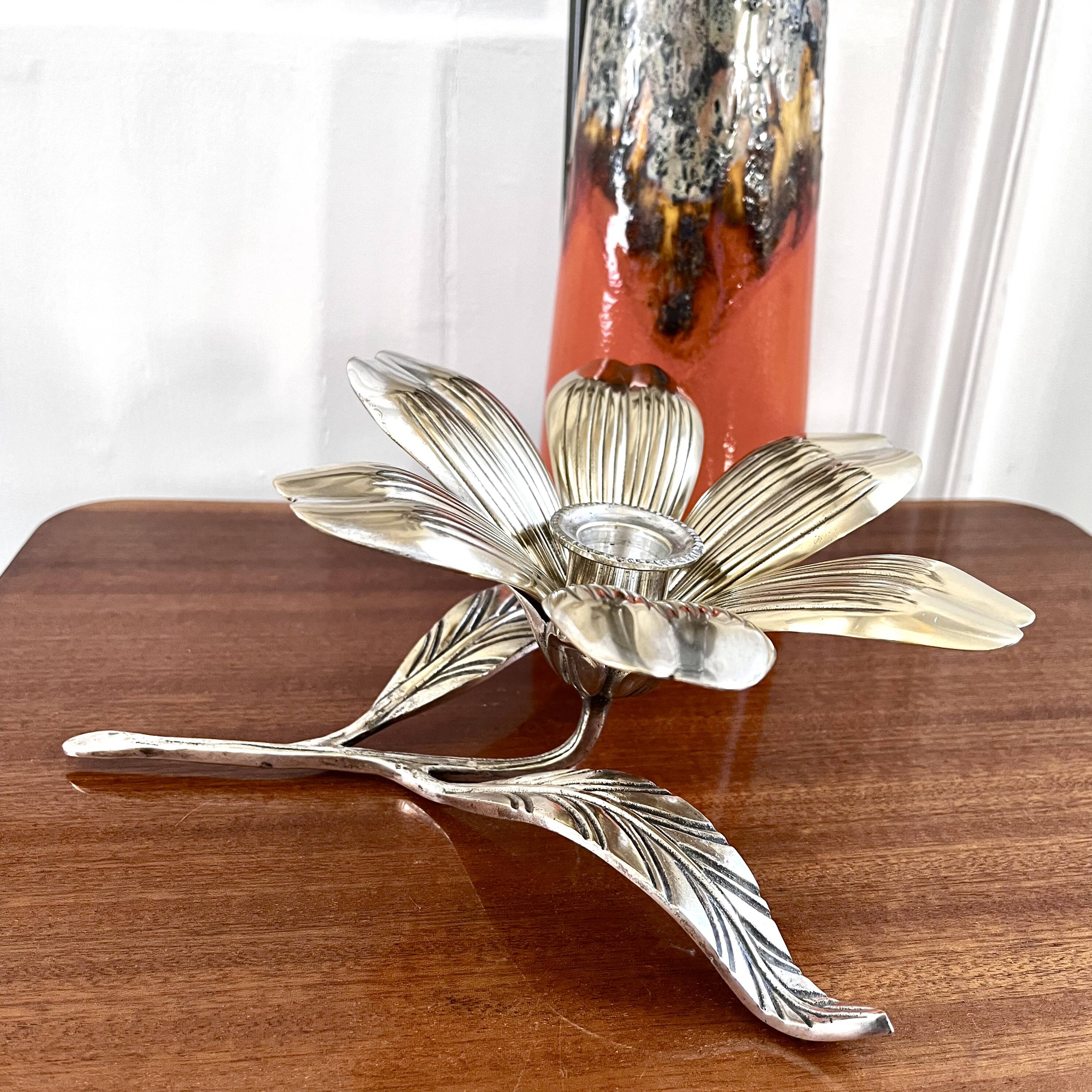 Flower candle holder with removable petals and ashtrays from the 60s/70s