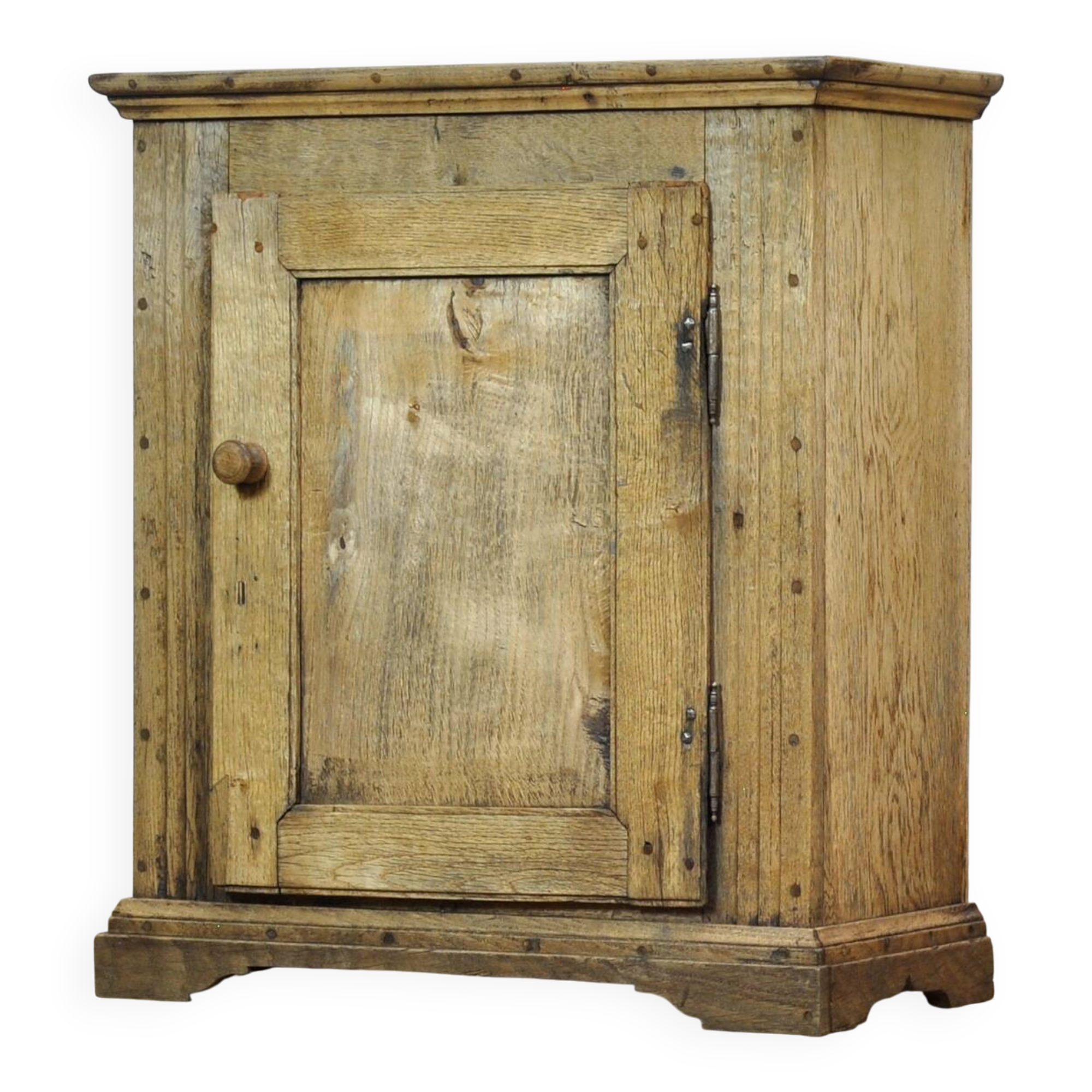 Small oak cabinet, circa 1820