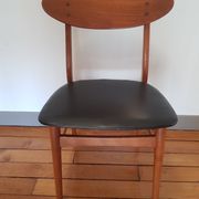 Chaise danoise en teck et skai noir