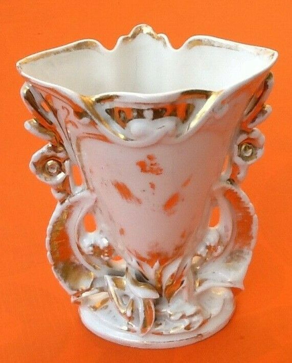 19th Porcelain of Paris Bridal Vase
