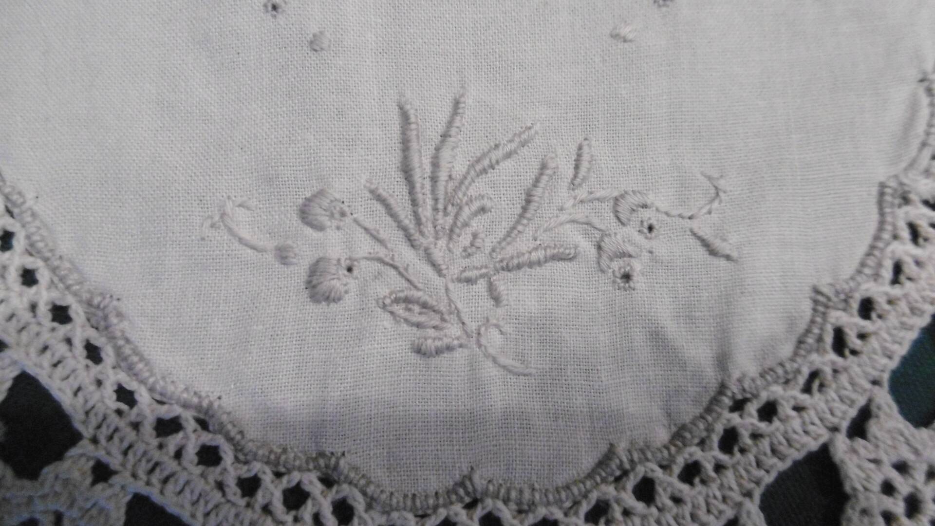 Old cotton lace placemat 42 x 30cm