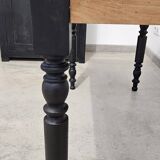 Antique farmhouse table in solid oak with turned legs